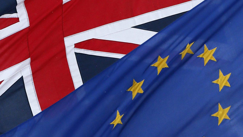 Flags Great Britain European Union (Photo: REUTERS)