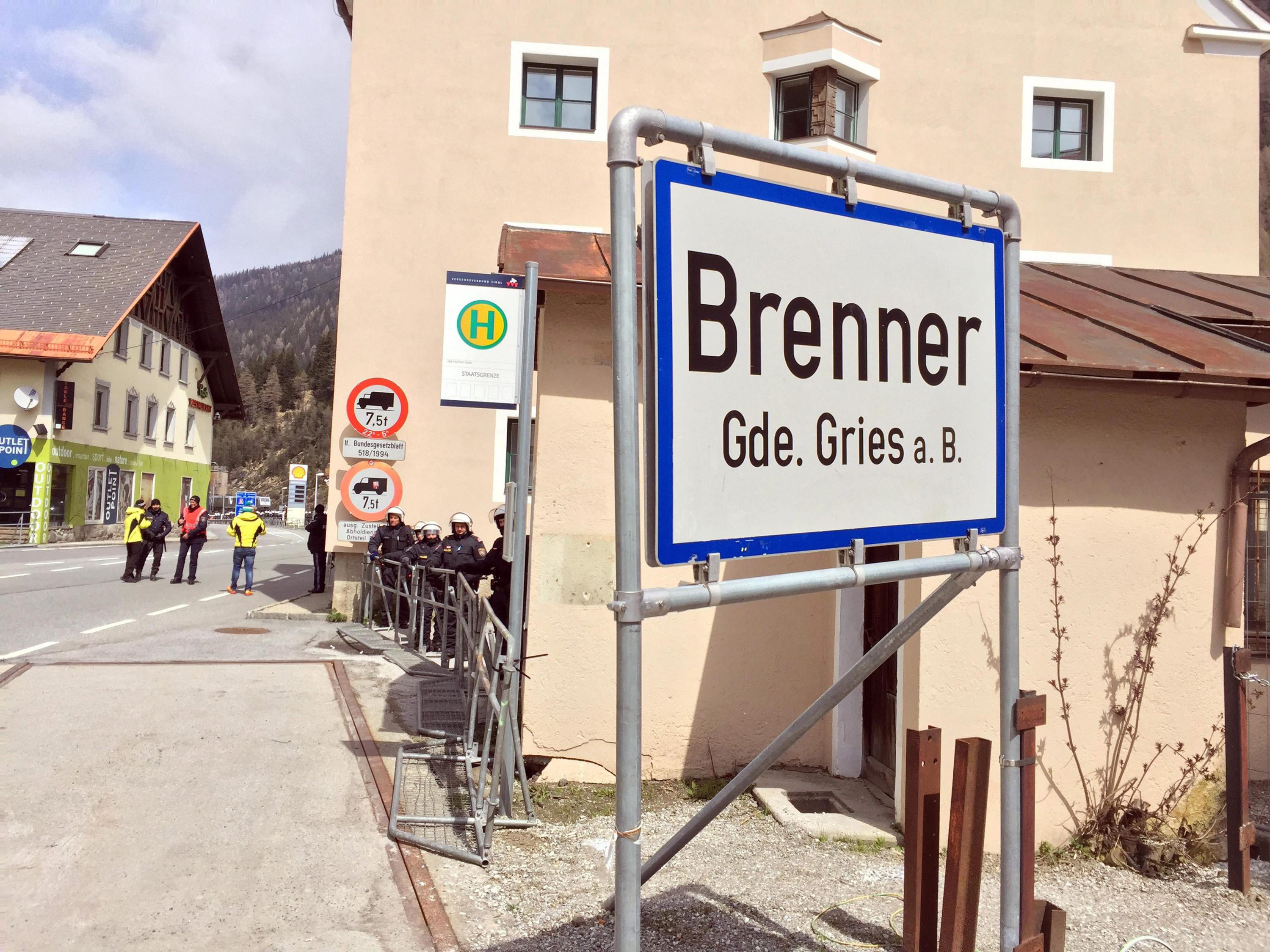 Grenzübergang Brenner | Bildquelle: dpa