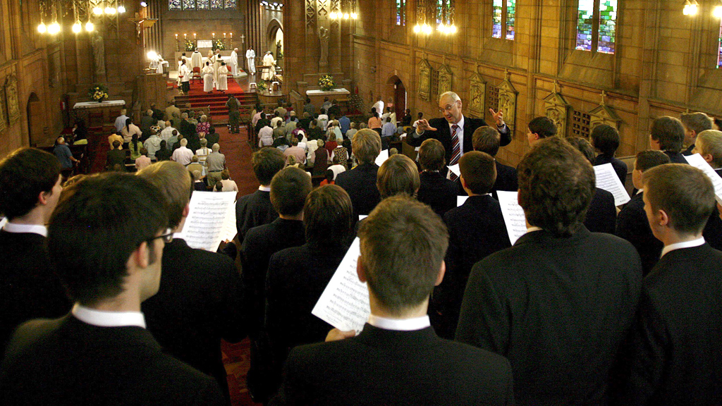 Regensburger Domspatzen singen in einer Kirche in Südafrika | Bildquelle: picture-alliance/ dpa