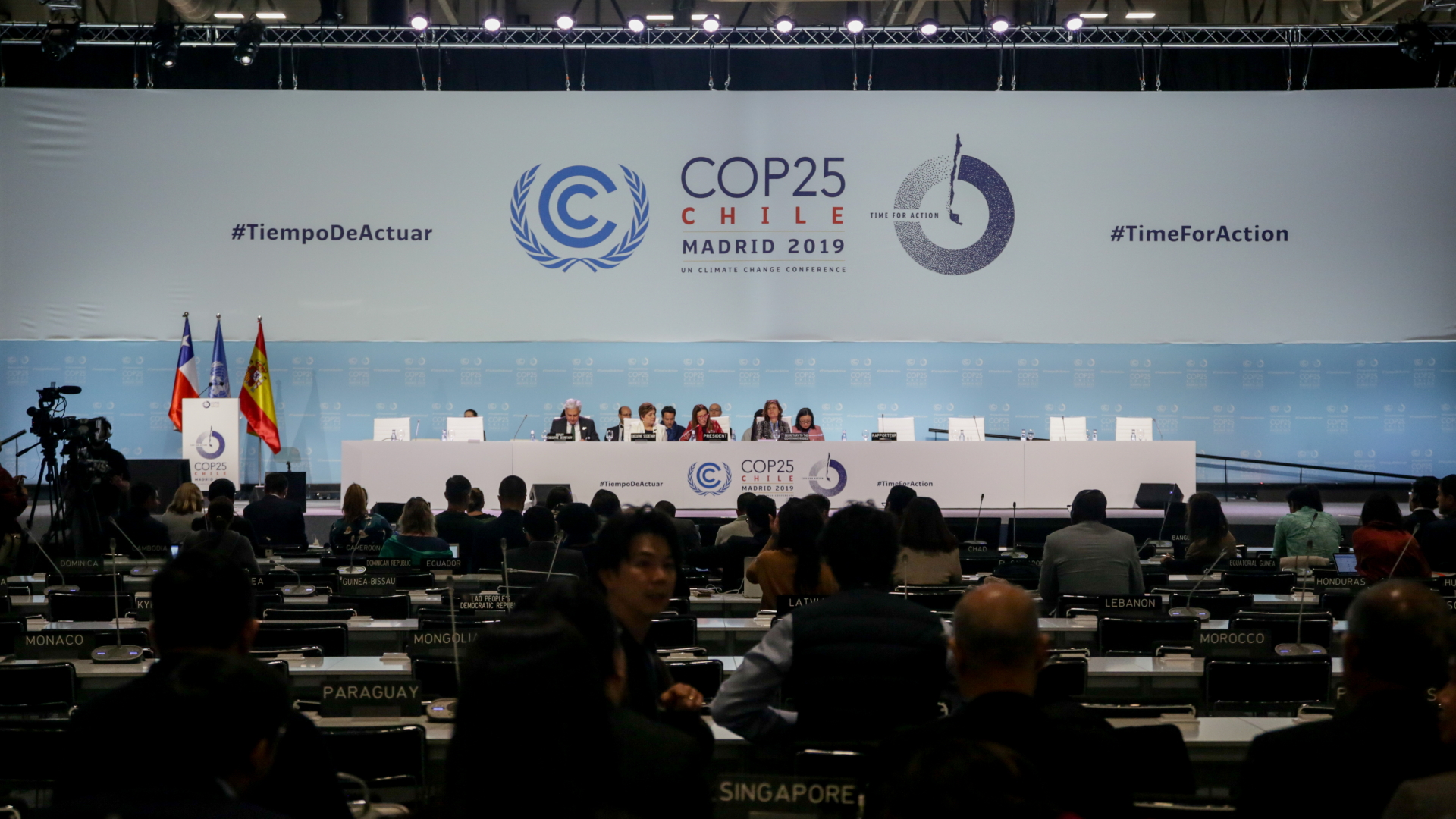 Carolina Schmidt Chiles, Präsidentin des Klimagipfels, bei einer Sitzung in Madrid | Bildquelle: dpa