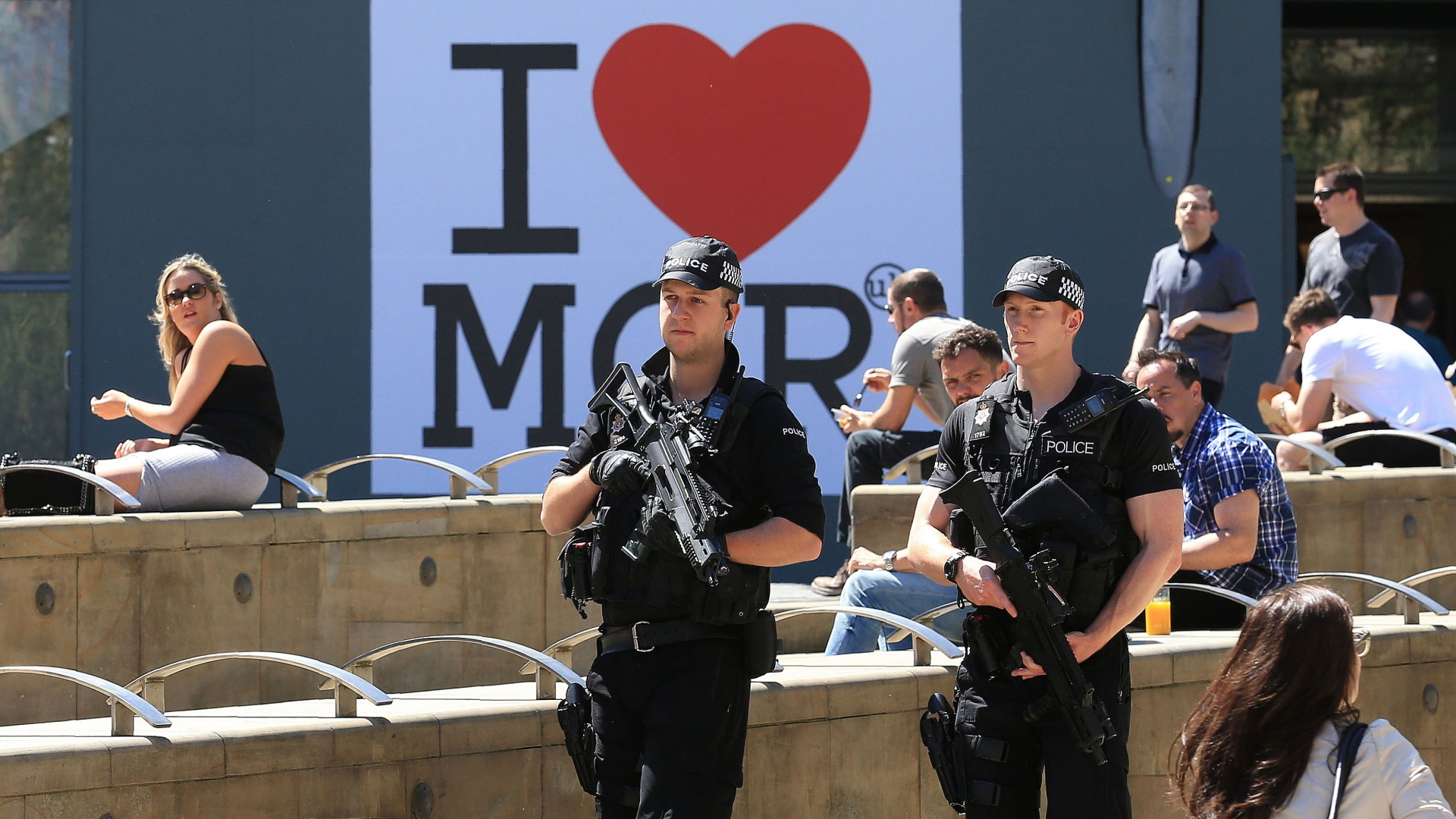 Polizisten in Manchester | Bildquelle: AFP
