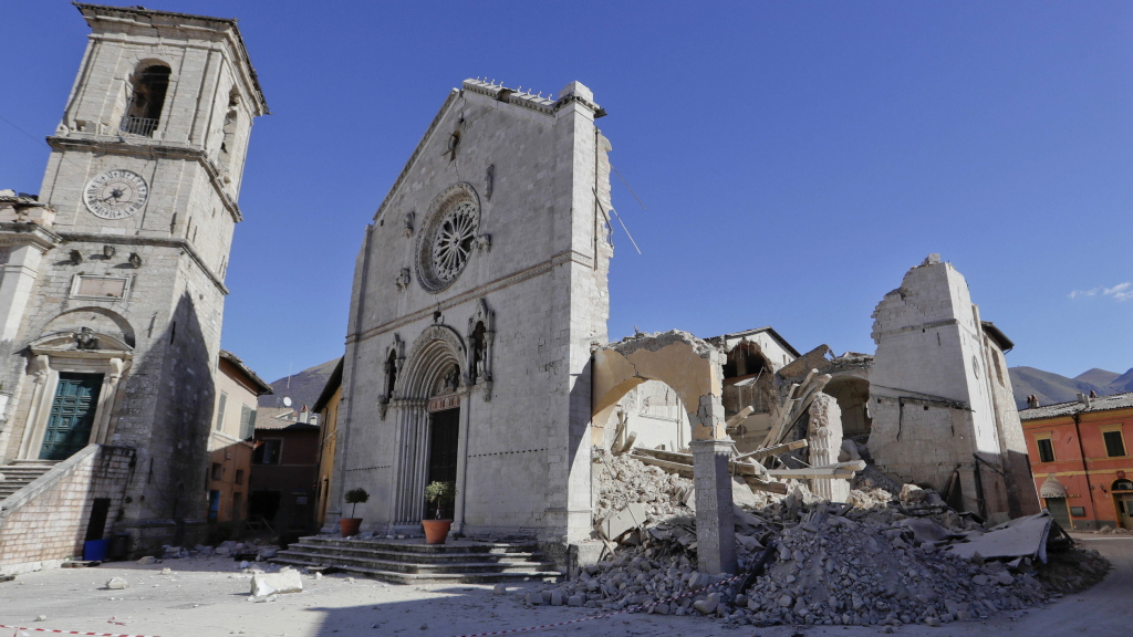 Nach einem Erdbeben ist die Kirche im italienischen Norcia zerstört.