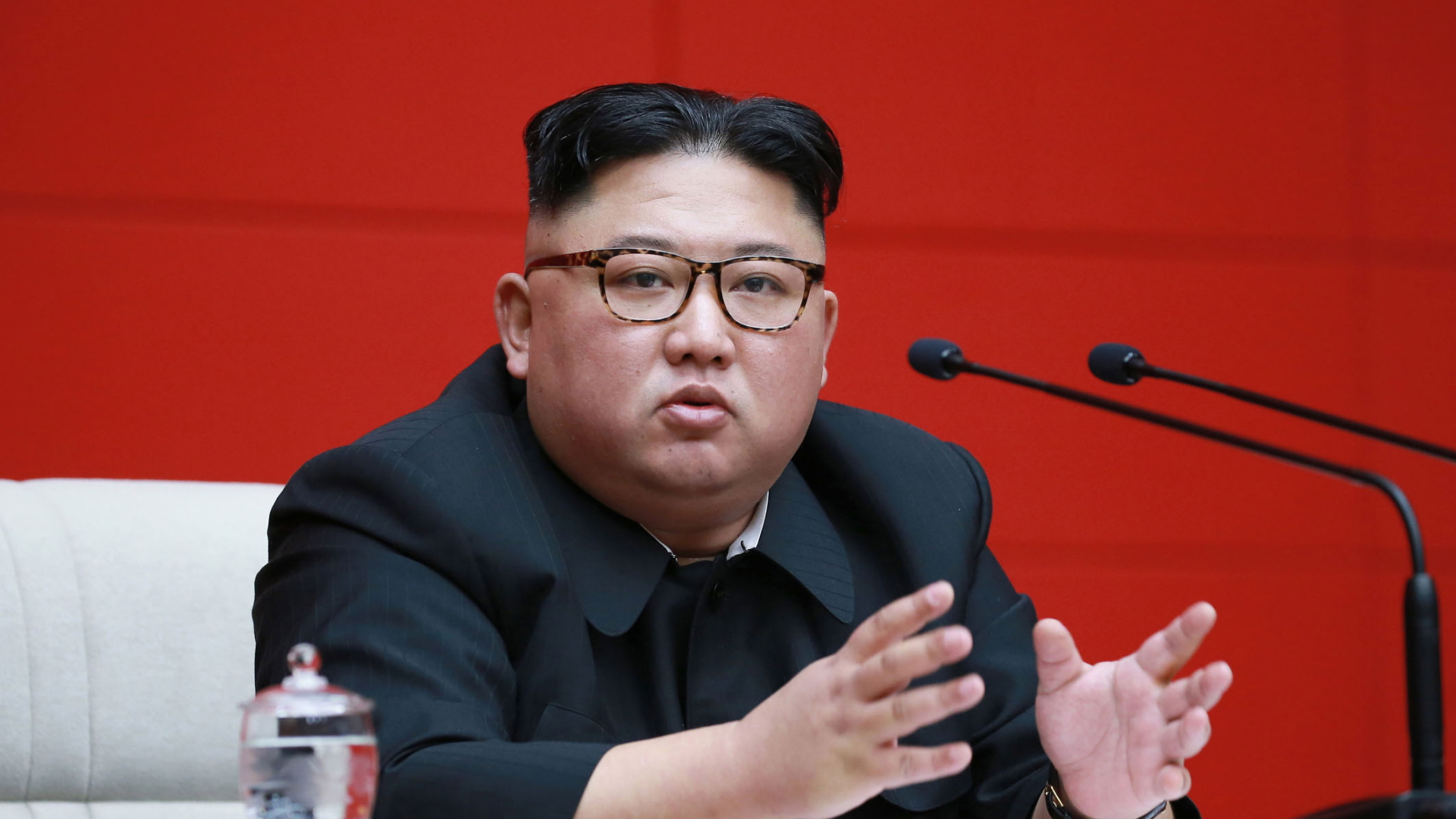 Nordkoreas Machthaber Kim Jong Un auf einer Plenarsitzung des Zentralkomitees im April 2019. | Bildquelle: dpa