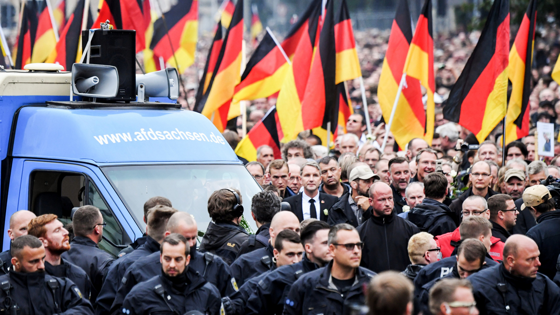 AfD und "Pegida" gemeinsam in Chemnitz | Bildquelle: dpa