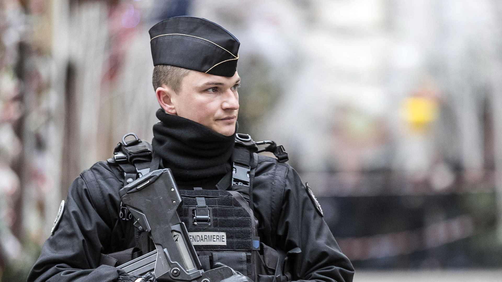Polizist in Straßburg | Bildquelle: AP