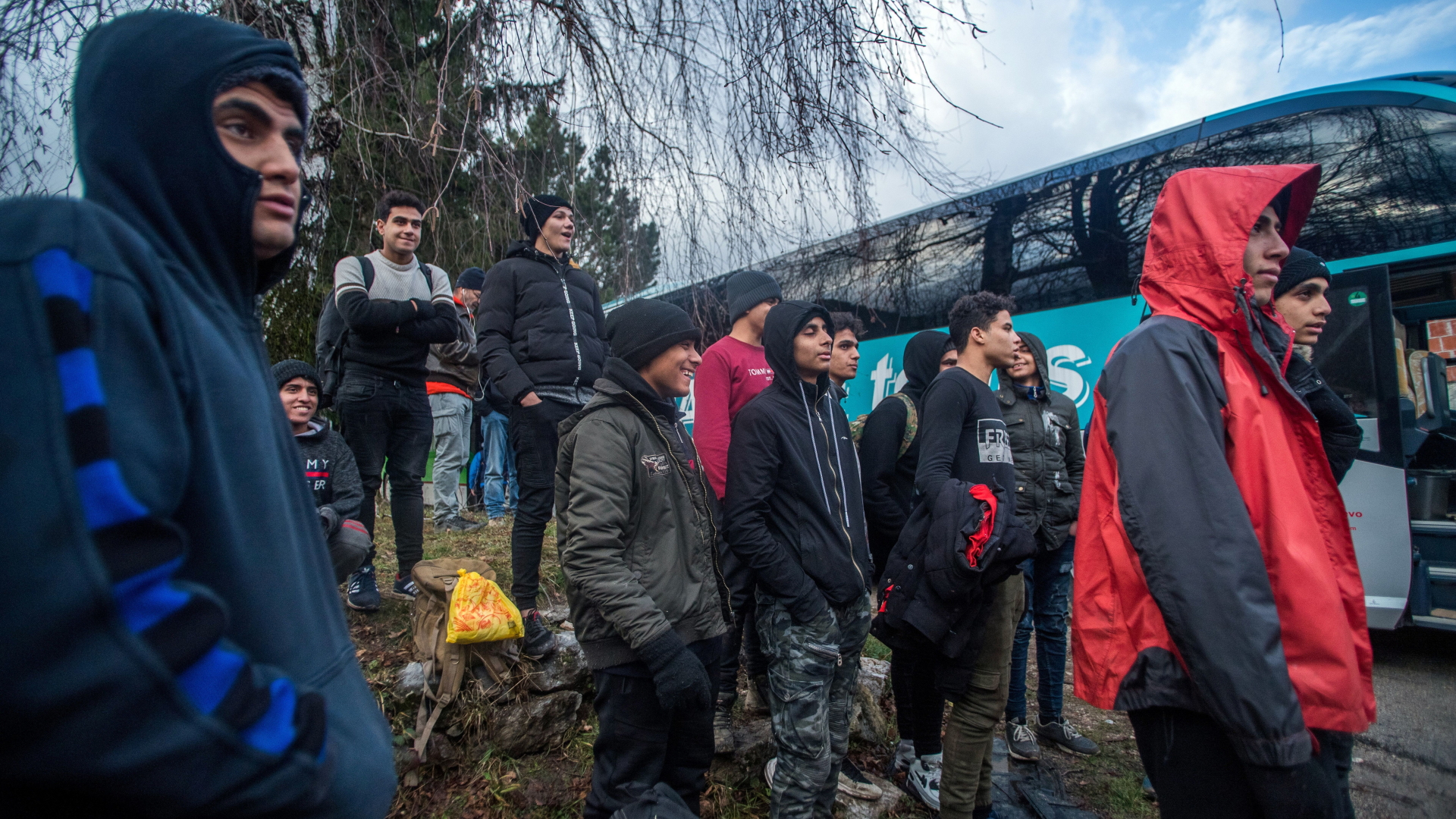 Flüchtlinge werden mit Bussen aus Vucjak abtransportiert | Bildquelle: Zoltan Balogh/EPA-EFE/REX