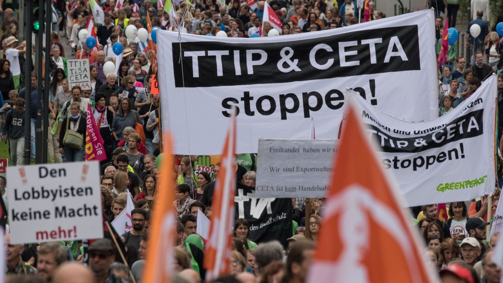 Protest gegen TTIP und CETA in Frankfurt am Main | Bildquelle: dpa