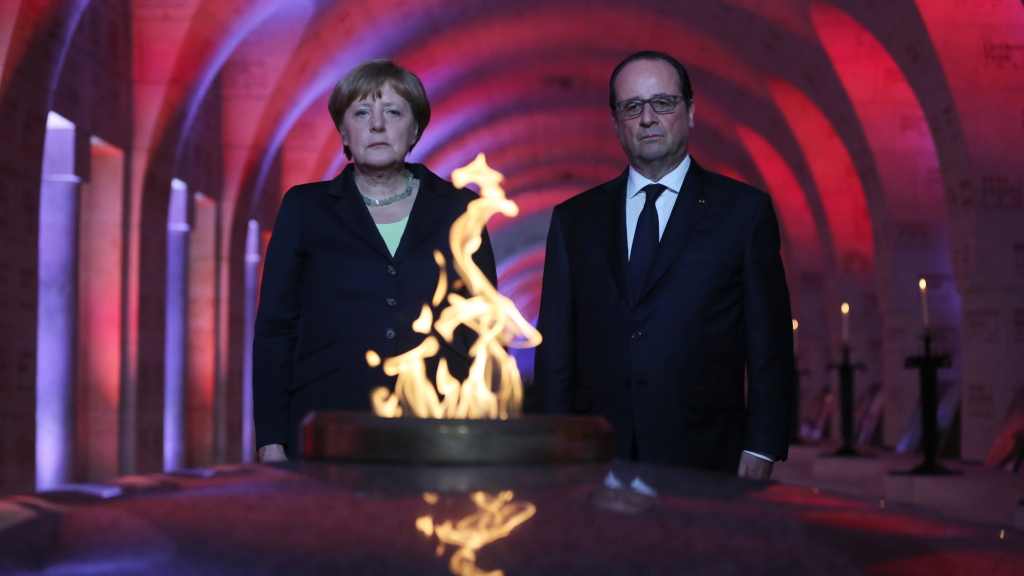 Angela Merkel und François Hollande im Beinhaus von Douaumont