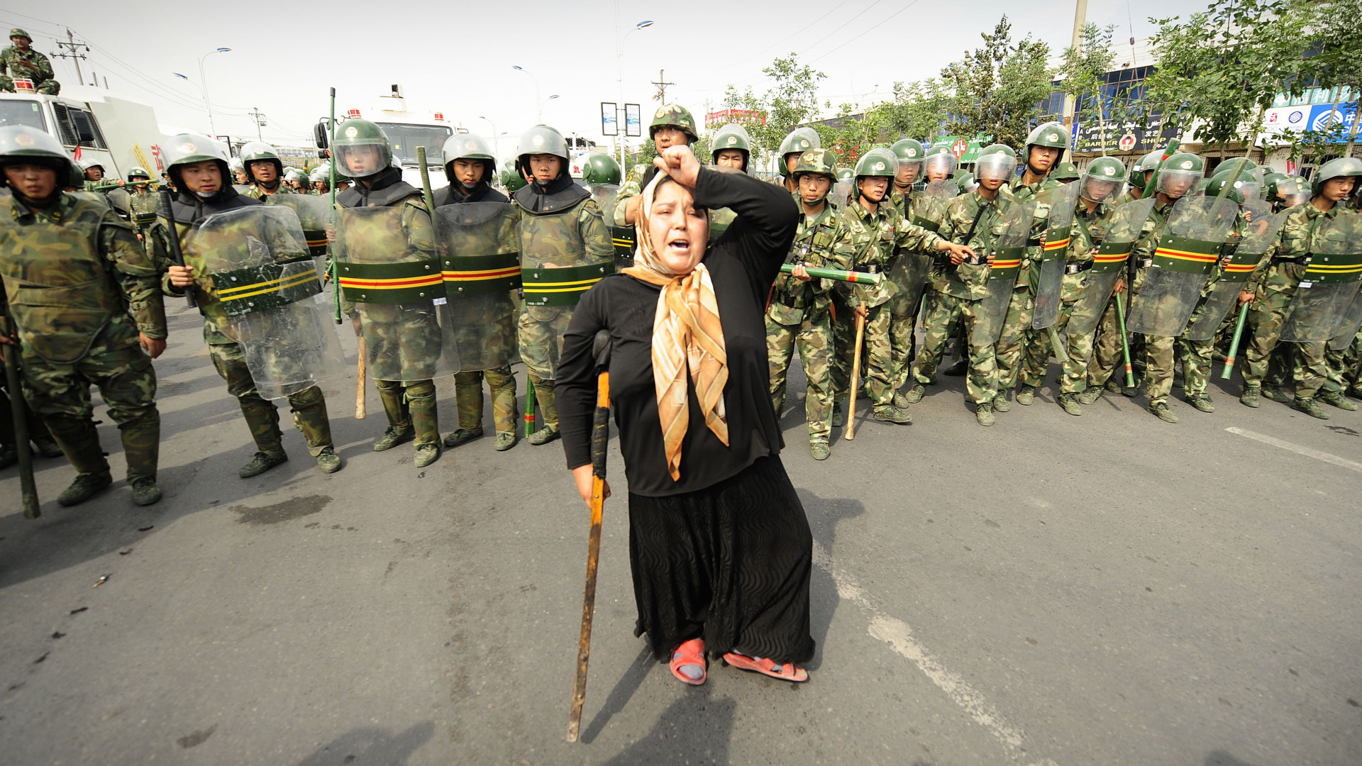 Uigurin protestiert in Xinjiang | Bildquelle: AFP