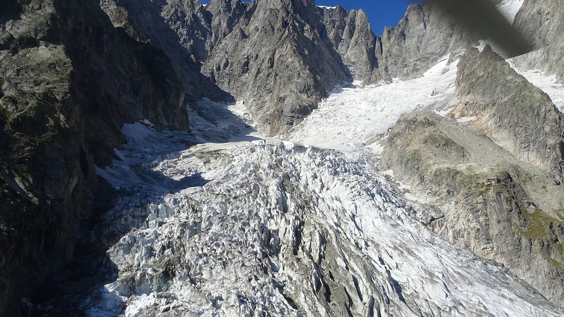 Schmelzender Gletscher auf dem Montblanc