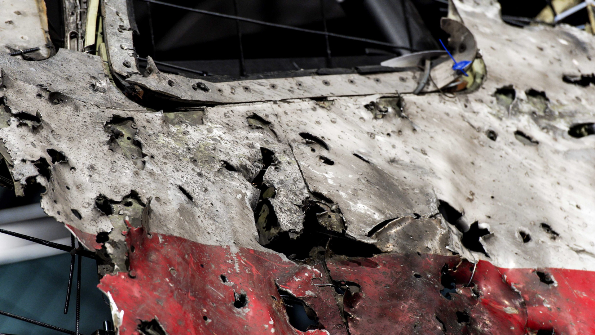 Durchlöchertes Cockpit von Flug MH17 | dpa