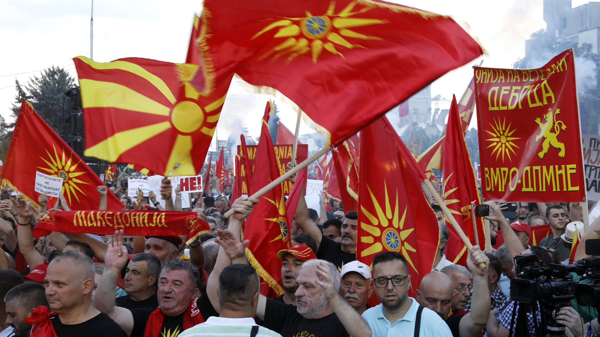 Demonstration vor dem Regierungsgebäude in der nordmazedonischen Stadt Skopje | AP