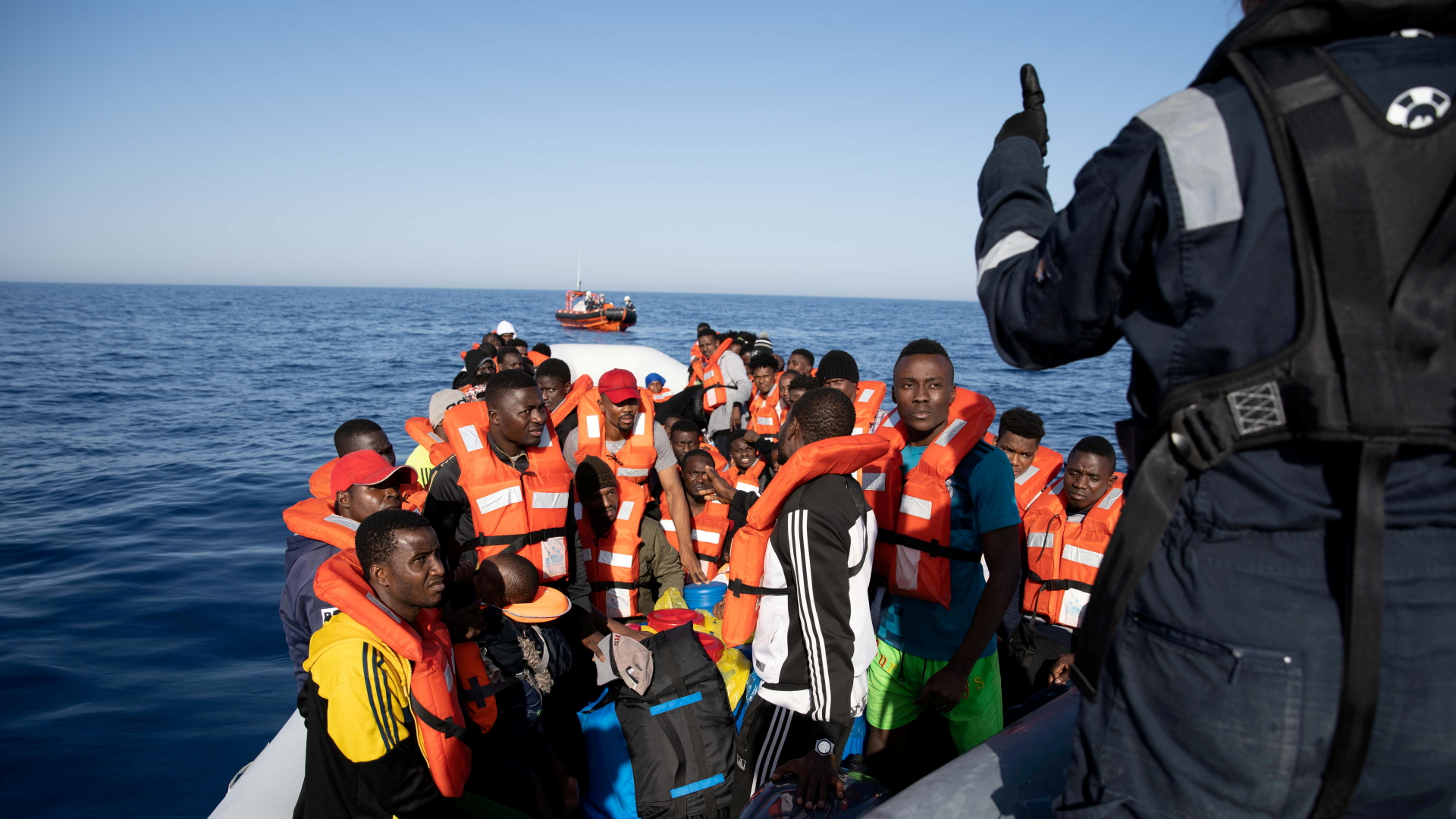 Seenotrettung von Flüchtlingen auf dem Mittelmeer durch die Sea-Watch-3
