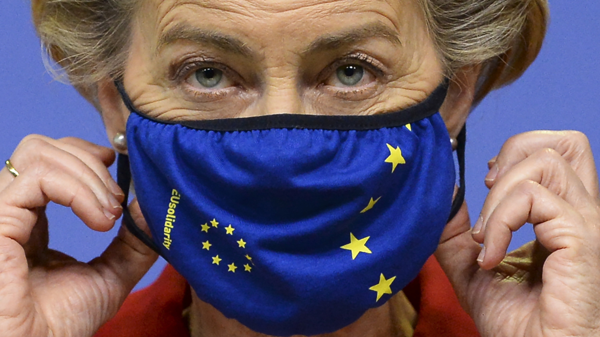 Ursula von der Leyen mit EU-Maske | AP