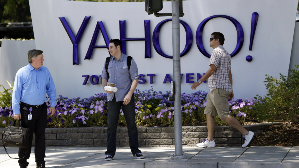 Das Yahoo-Firmenlogo vor der Zentrale im kalifornischen Sunnyvale