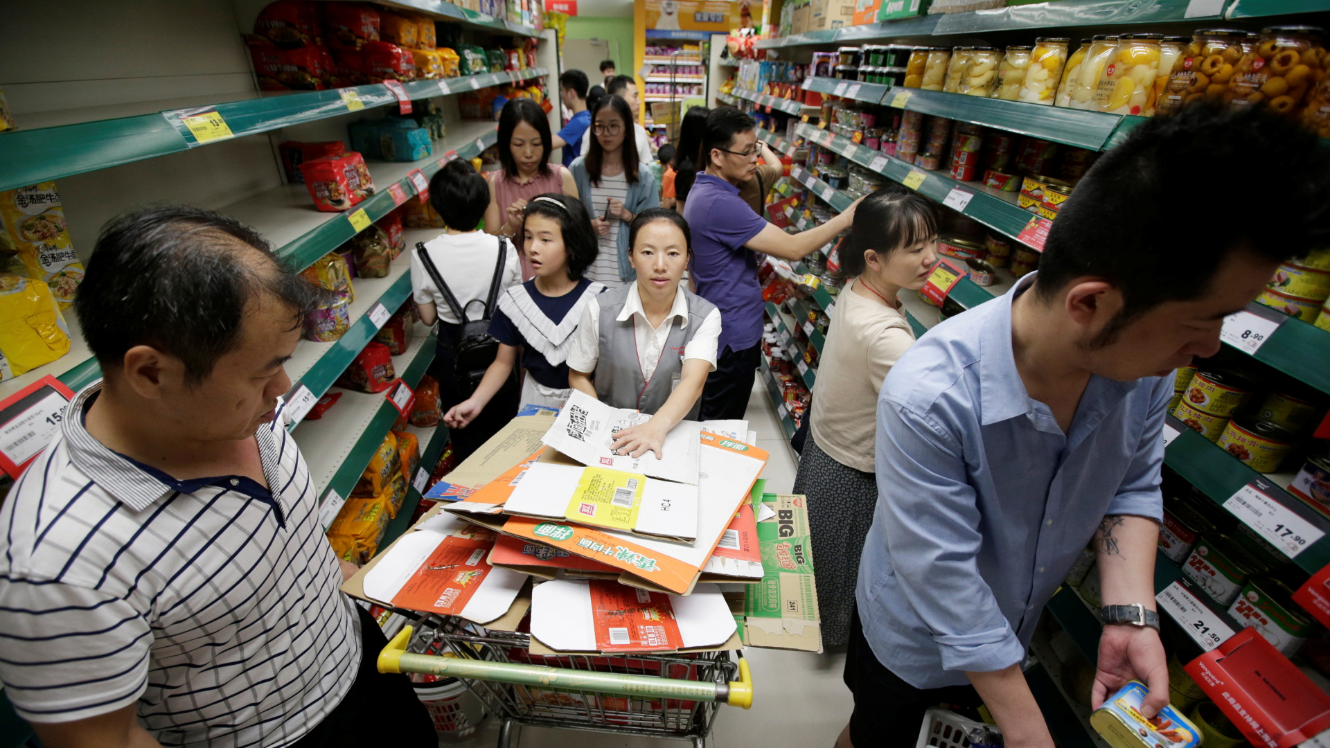 Einkauf in einem Supermarkt in Shenzhen. | Bildquelle: REUTERS