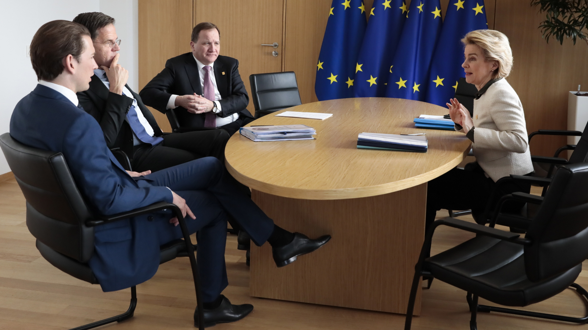 Der österreichische Bundeskanzler Kurz, der niederländische Ministerpräsident Rutte, sein schwedischer Amtskollege Löfven und EU-Kommissionspräsidentin von der Leyen 