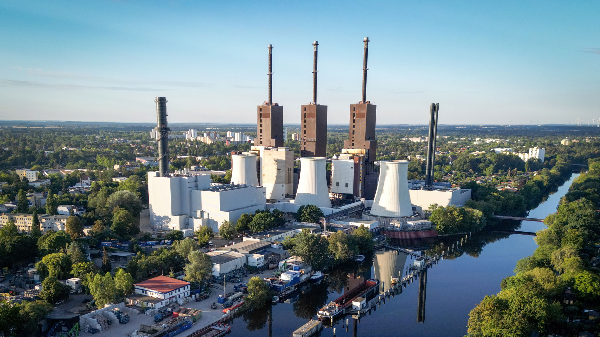 Blick auf das Heizkraftwerk auf Erdgasbasis in Lichterfelde. | picture alliance/dpa