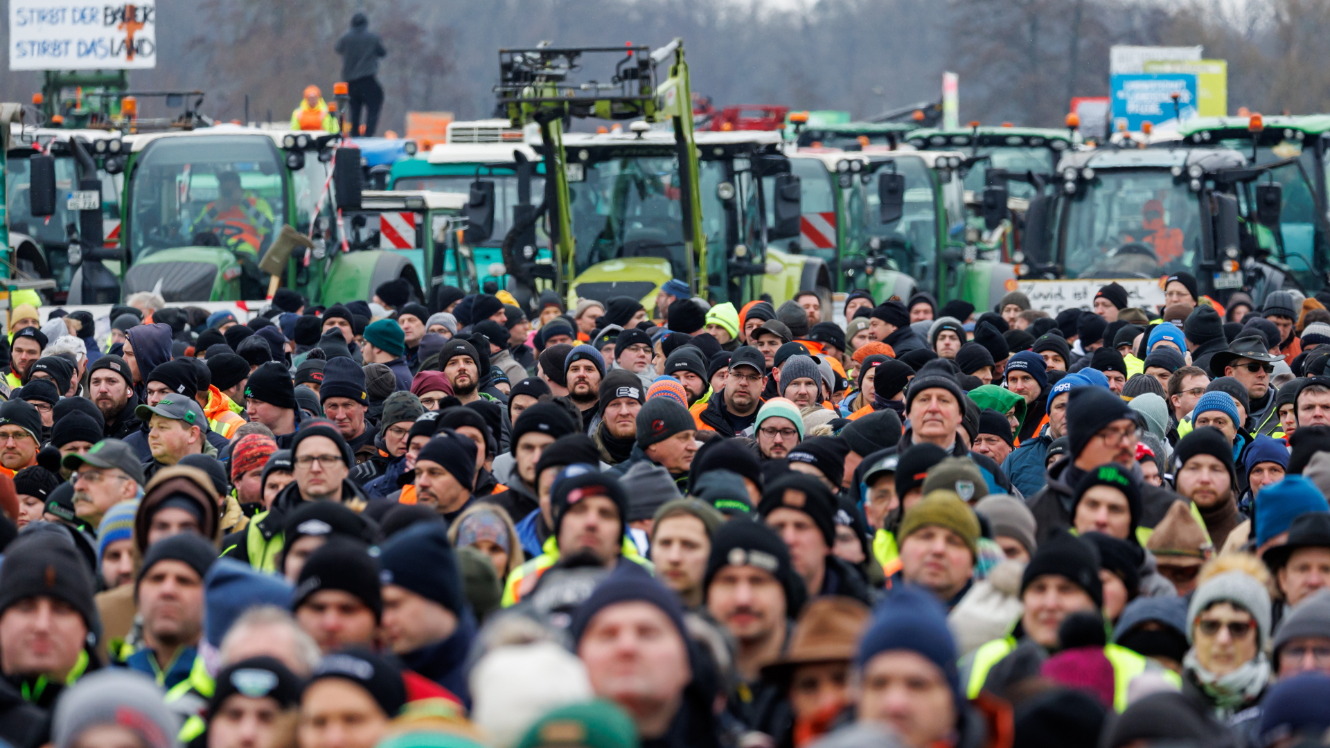 Landwirte nehmen an einer Kundgebung in Nürnberg teil.