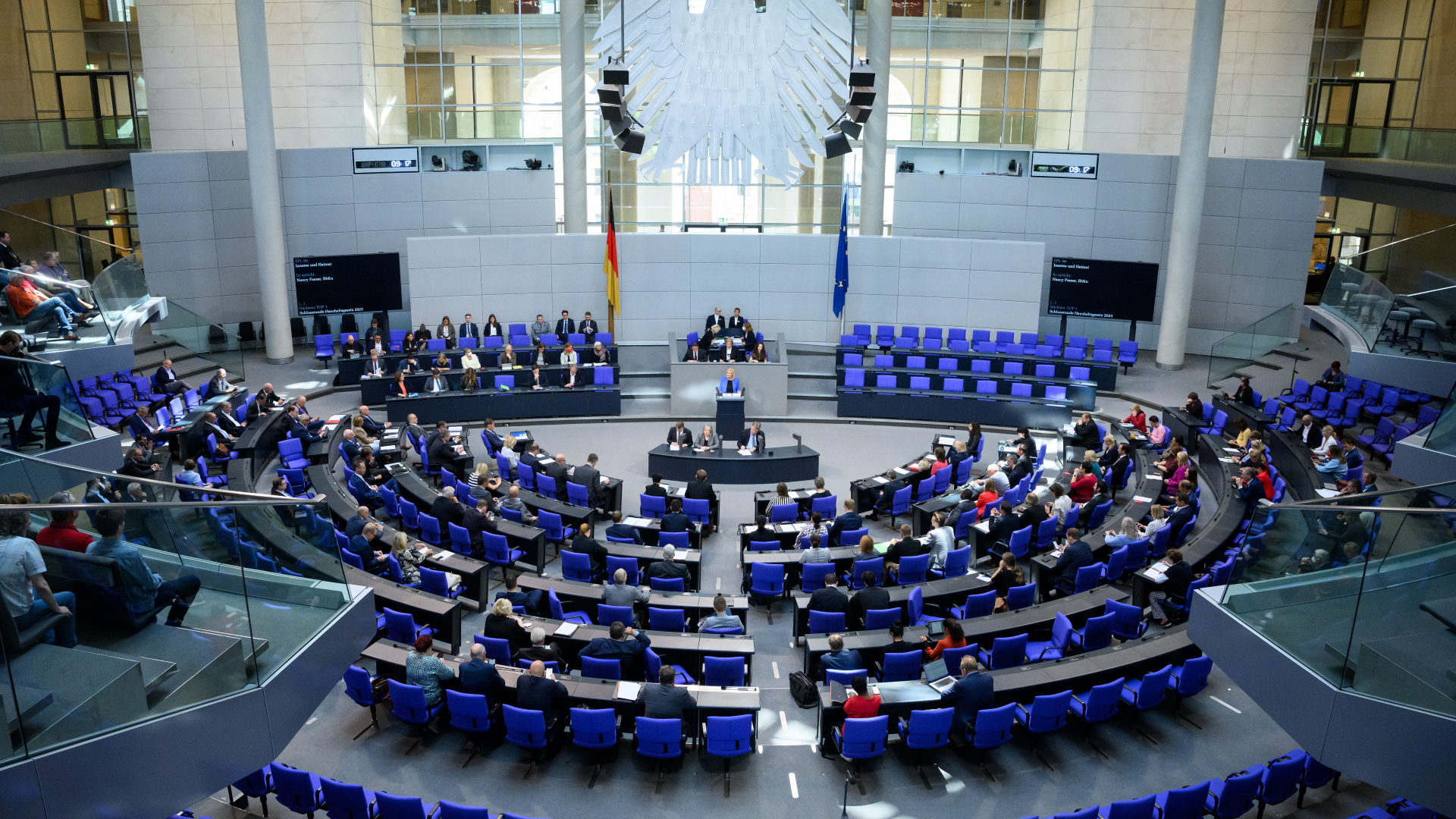 Blick in den Bundestag mit Bundesinnenministerin Faeser am Rednerpult | dpa