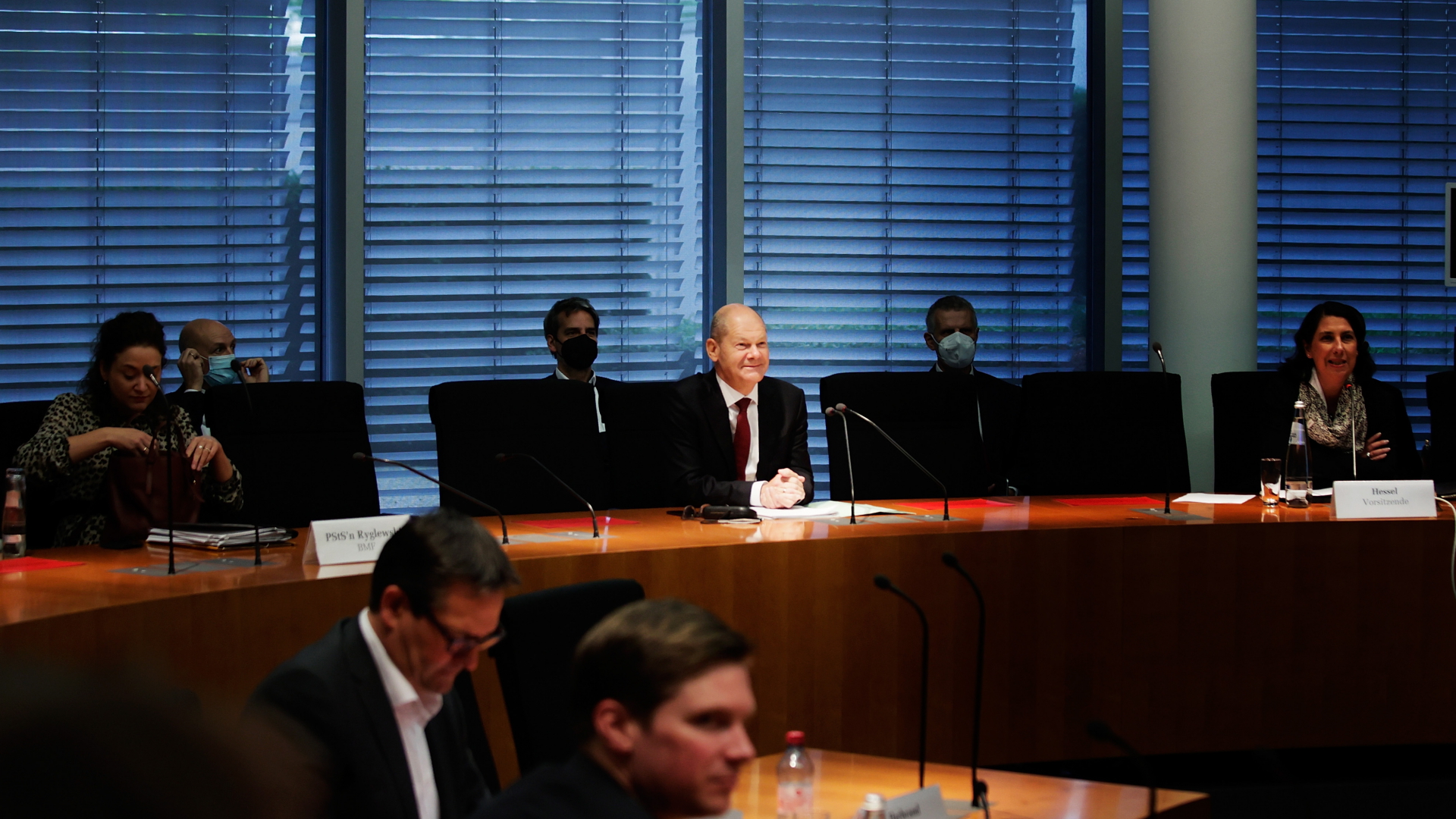 Bundesfinanzminister Olaf Scholz sitzt im Finanzausschuss des Bundestags | dpa