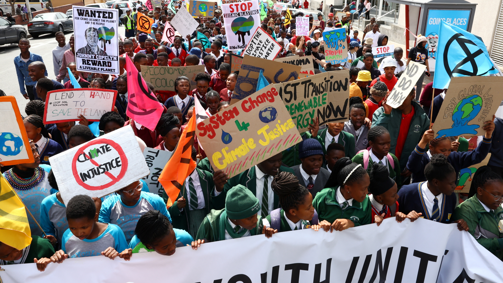Klimaaktivisten demonstrieren in Cape Town in Südafrika. | REUTERS