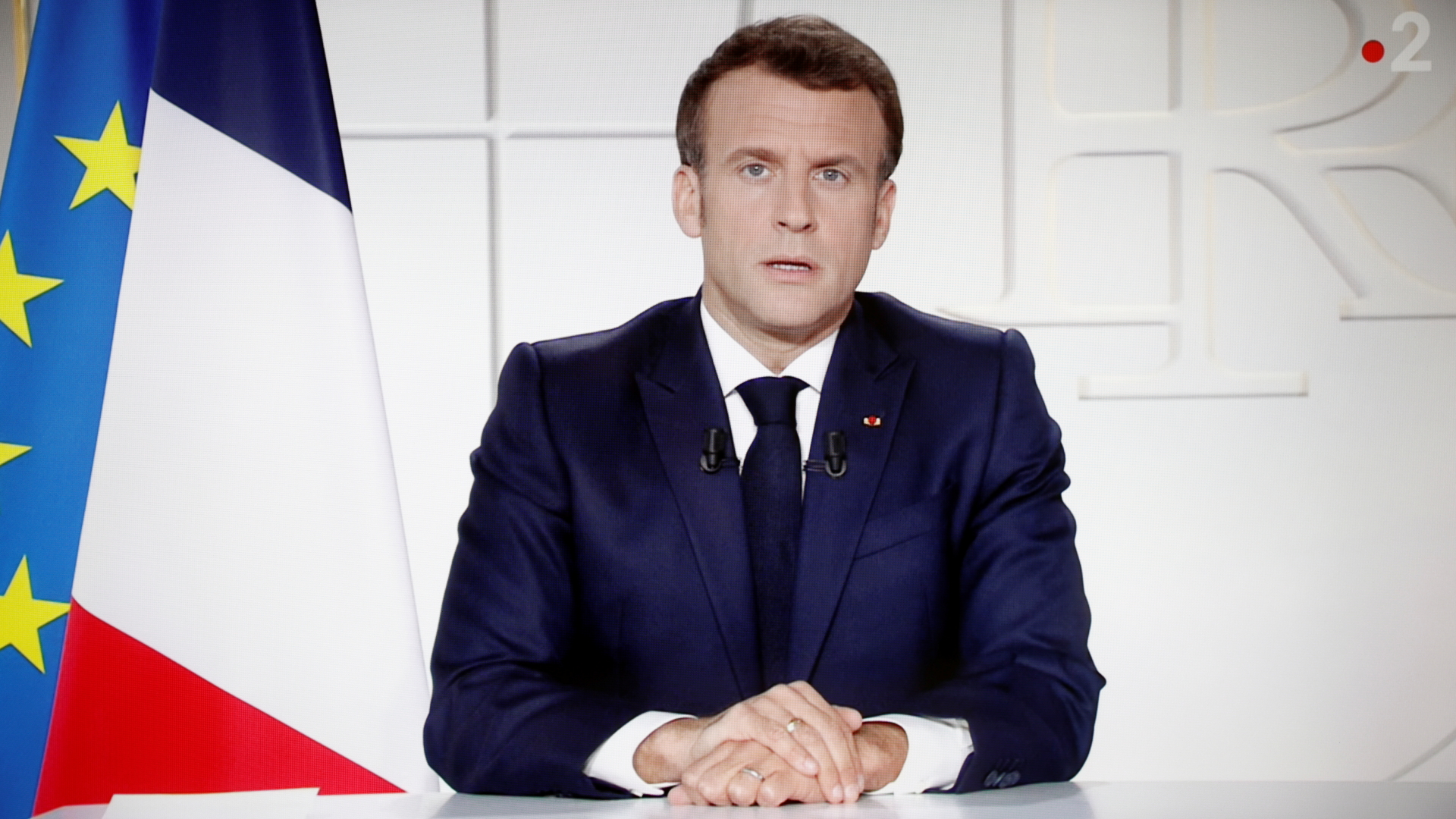 Frankreichs Präsident Macron bei seiner Fernsehansprache | REUTERS