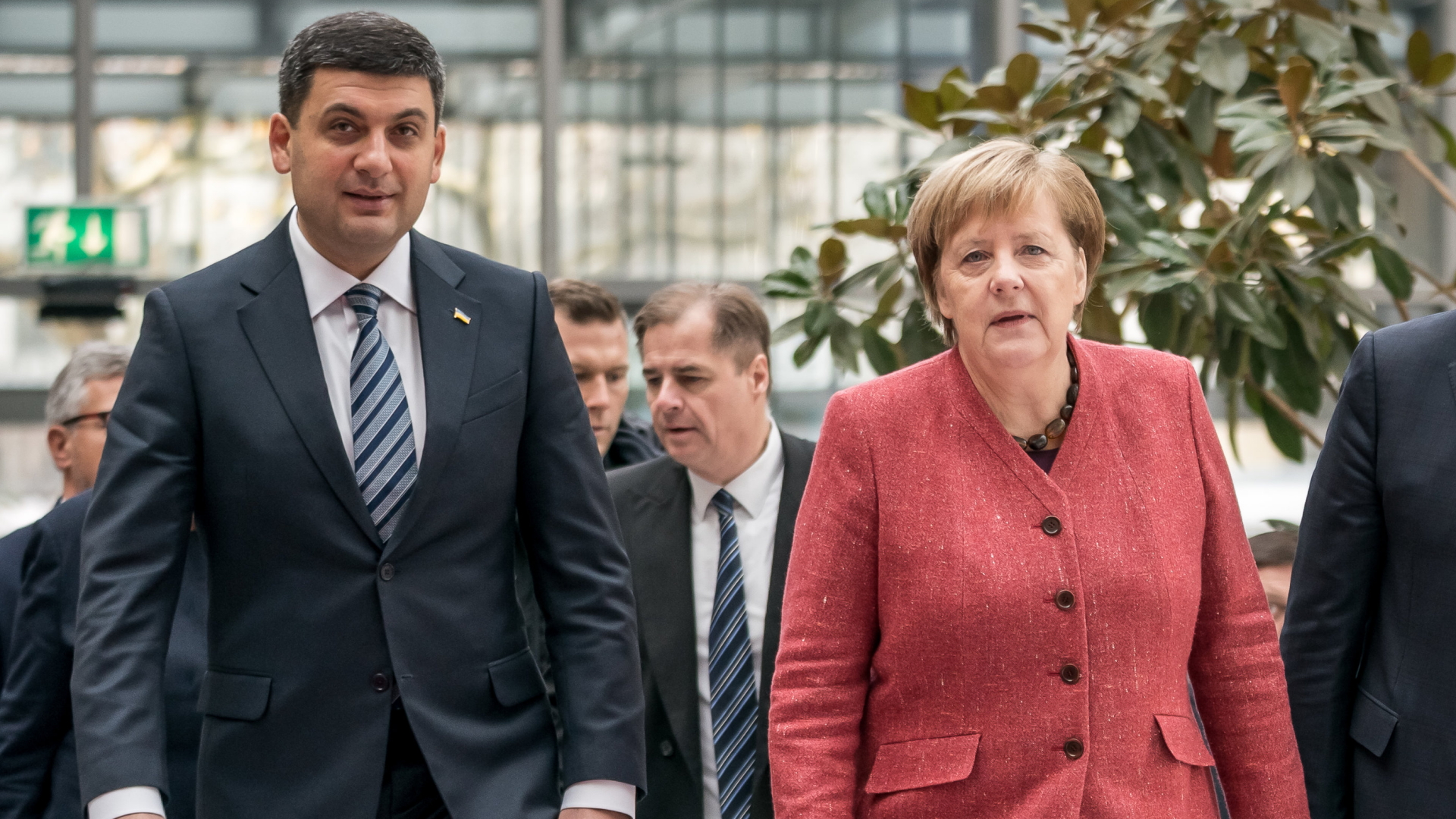 Kanzlerin Merkel und der ukrainische Ministerpräsident Groysman | Bildquelle: dpa