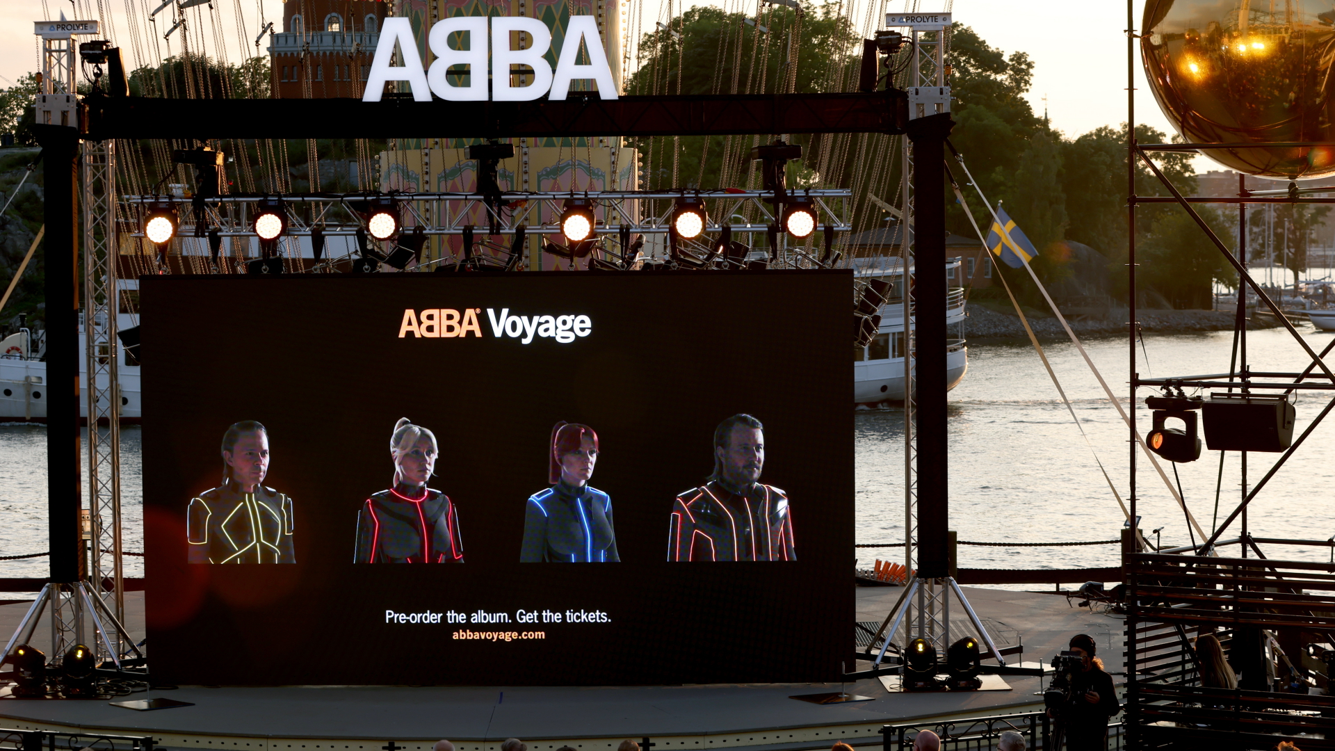 Monitorwand zeigt digitale Abbilder der Bandmitglieder von ABBA | EPA