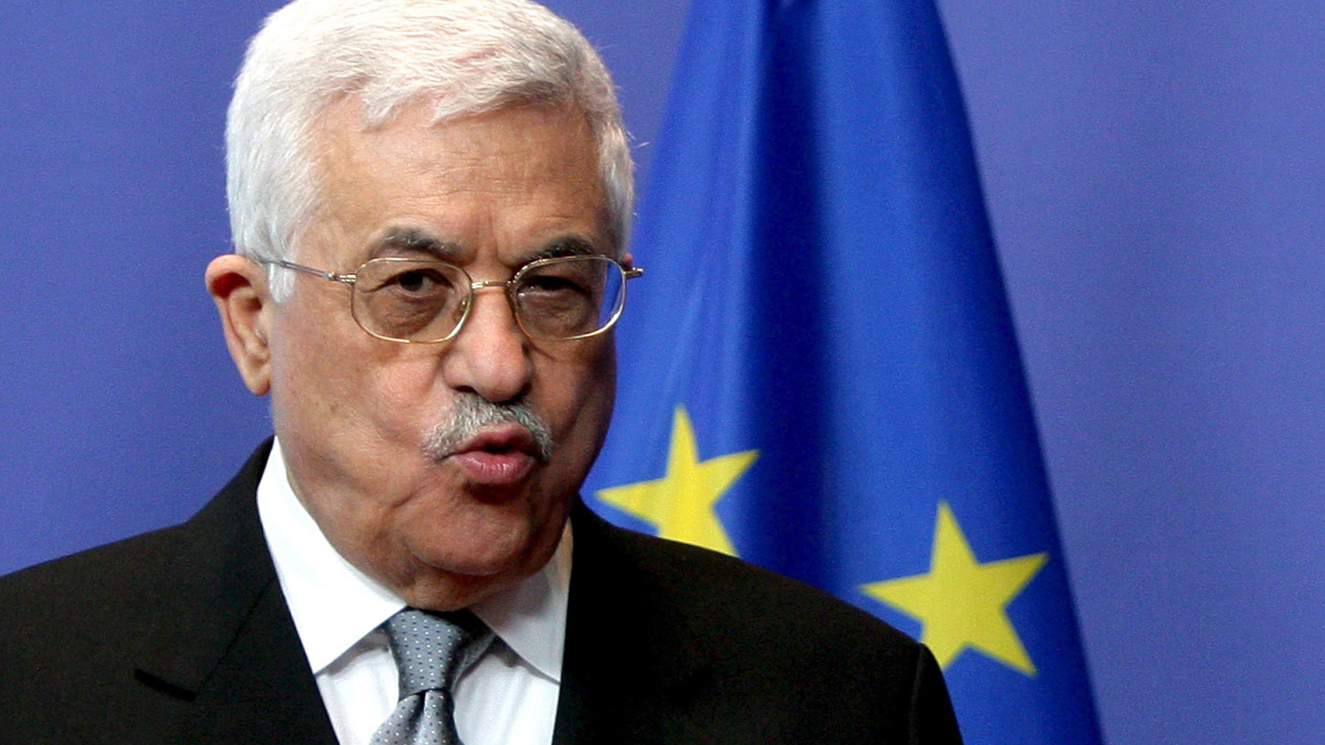 Palästinenserpräsident Abbas spricht vor einer EU-Fahne | picture-alliance/ dpa