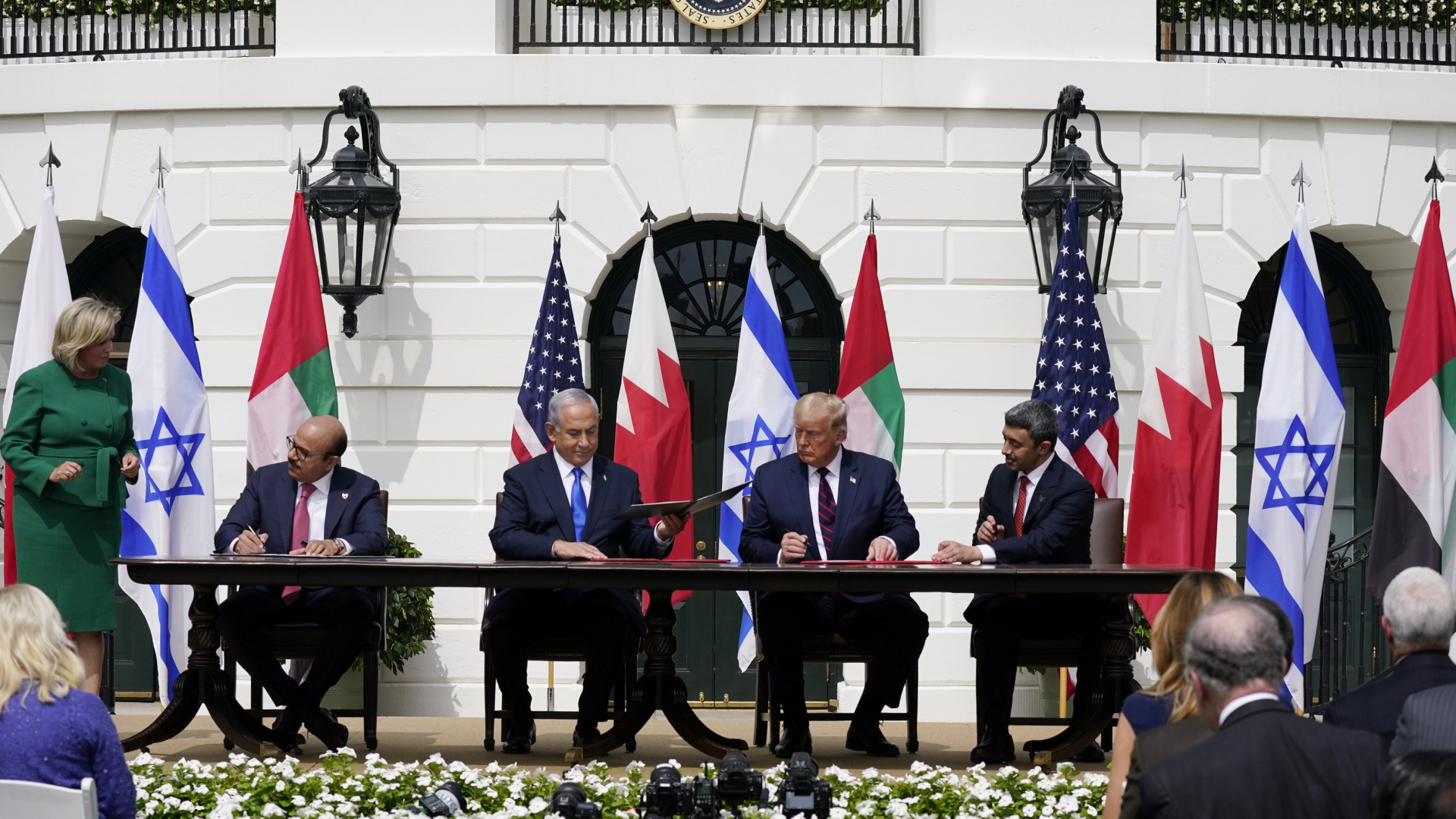 In Washington unterzeichnen al Zayani, Netanyahu, Trump und bin Zayed am 15.9.2020 die Abraham-Abkommen | AP