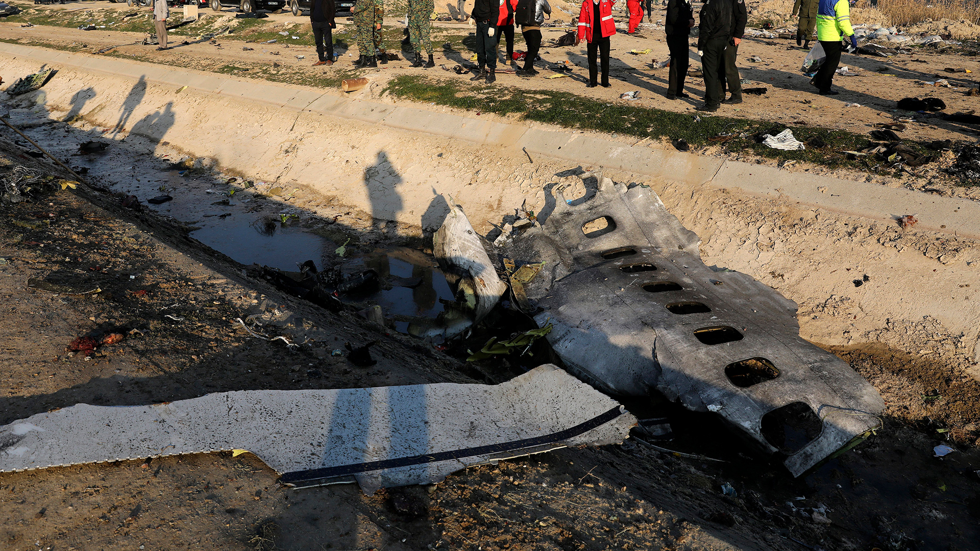 Wrackteile des im Iran abgestürzten Flugzeugs