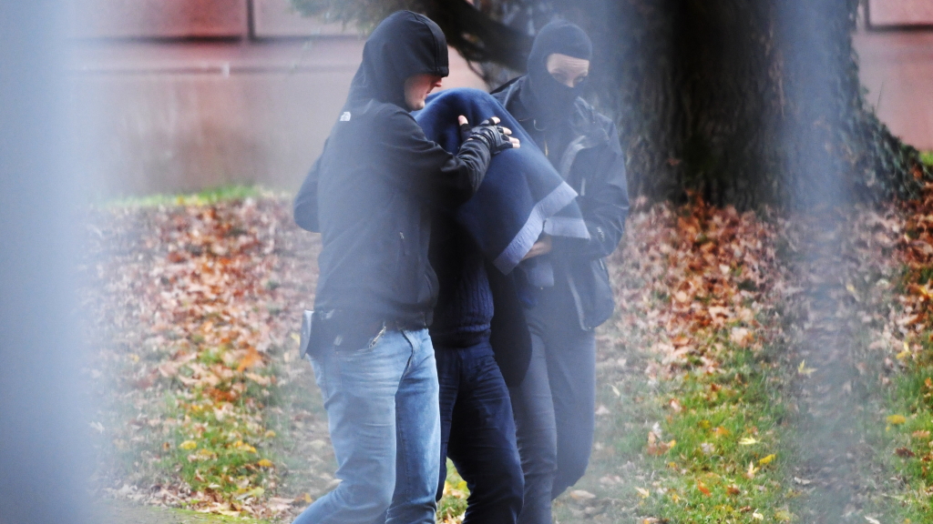 Terrorverdächtiger bei der Vorführung in die Bundesanwaltschaft in Karlsruhe | dpa