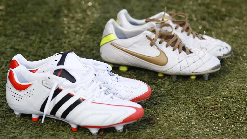 Fußballschuhe von adidas und Nike | dapd
