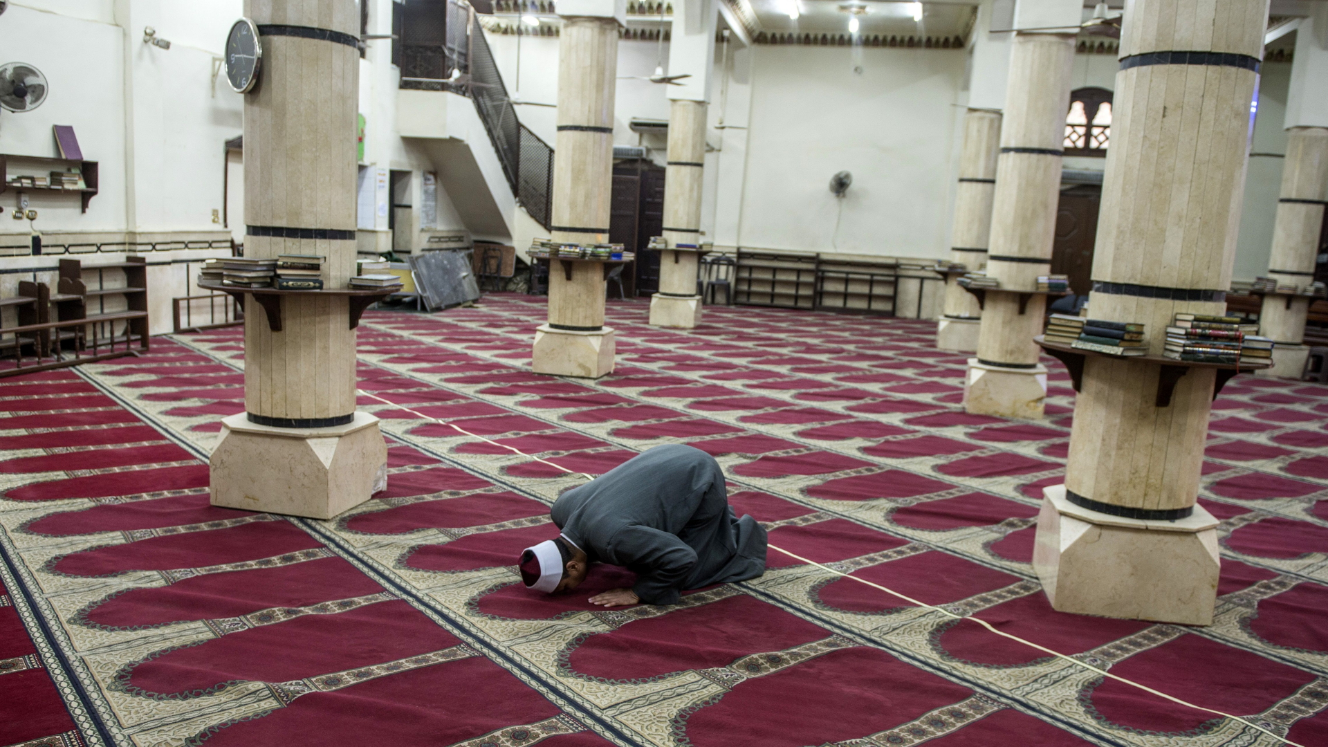 Ein betender Moslem in Ägypten | MOHAMED HOSSAM/EPA-EFE/Shutterst