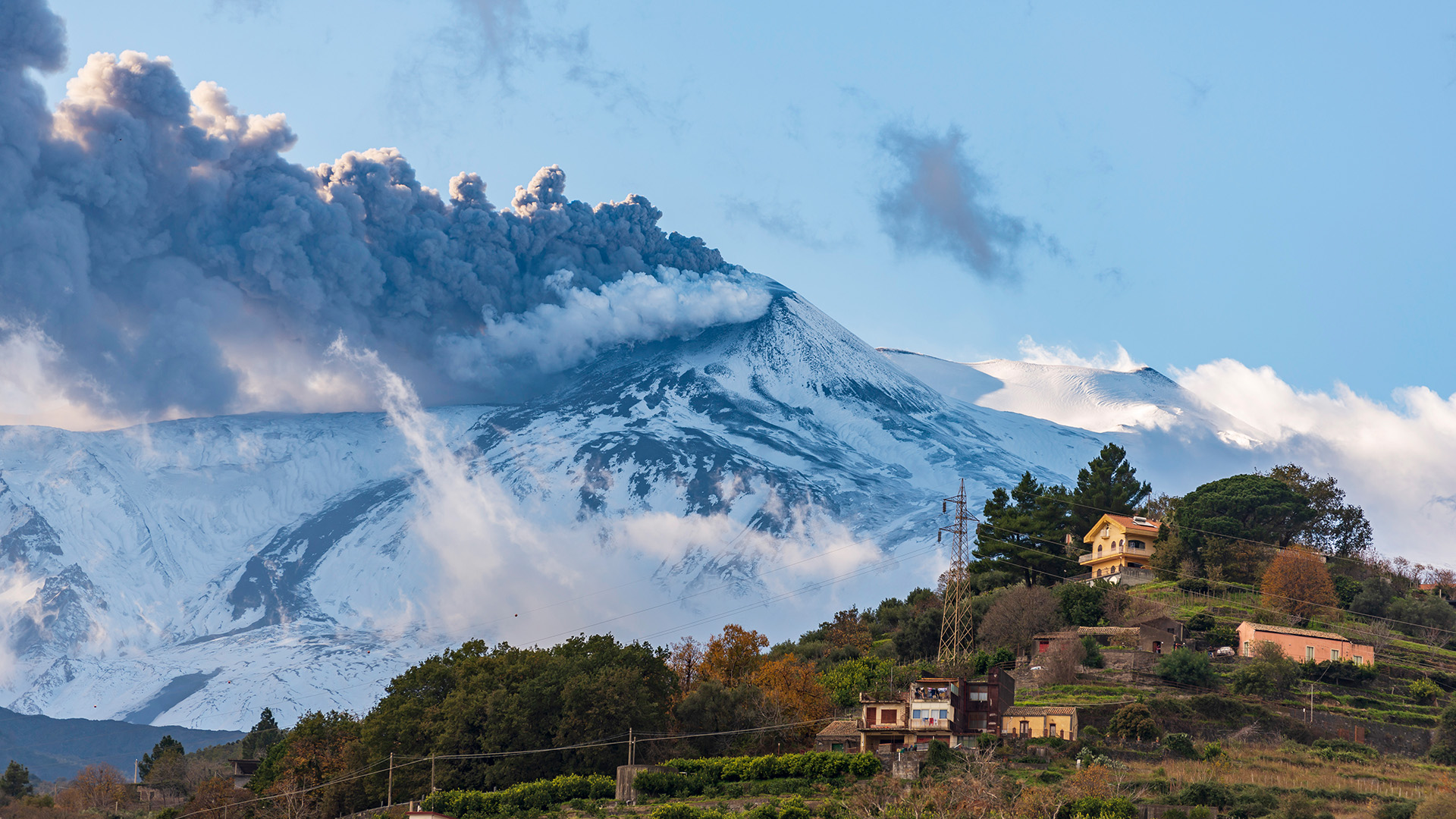 Der Vulkan Ätna bricht im Dezember 2021 in Süditalien aus. | picture alliance/dpa/AP