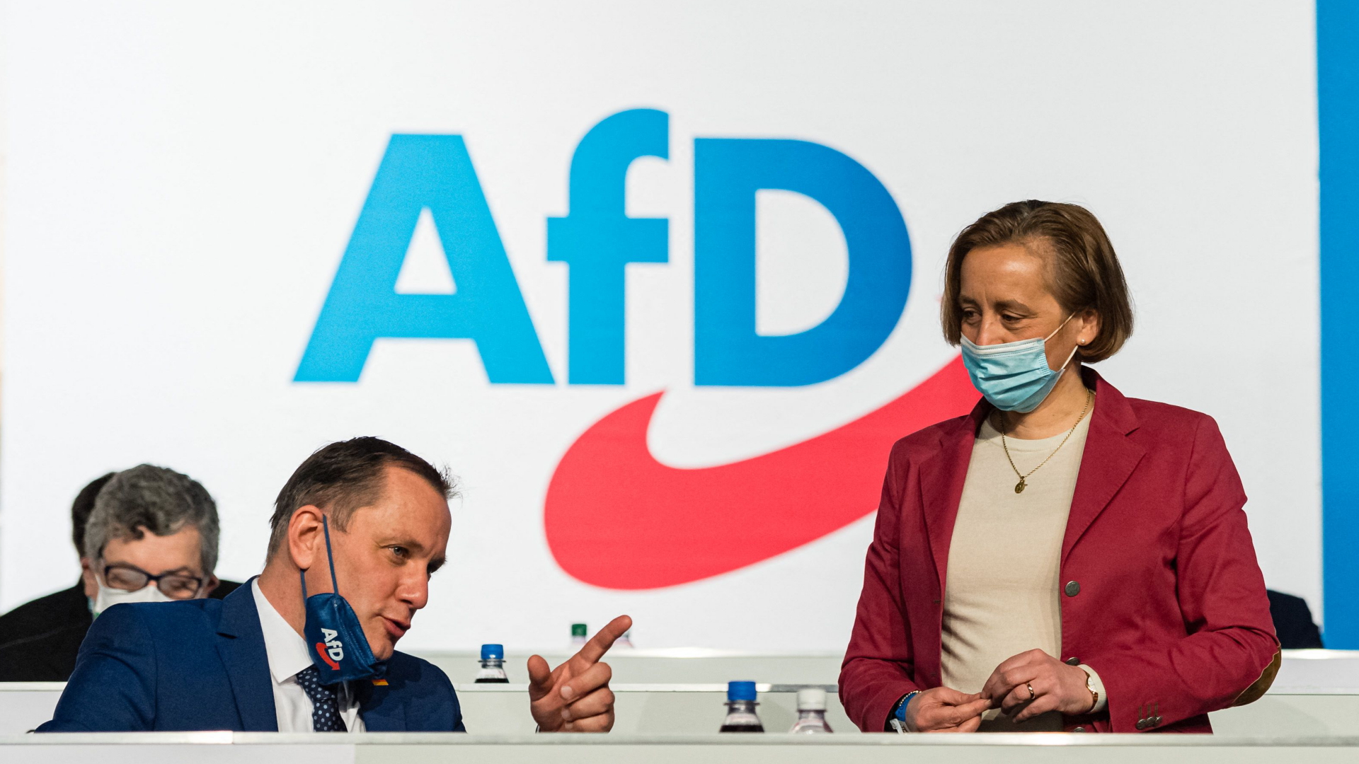 Tino Chrupalla und Beatrix von Storch beim AfD-Parteitag im April 2021 in Dresden | AFP