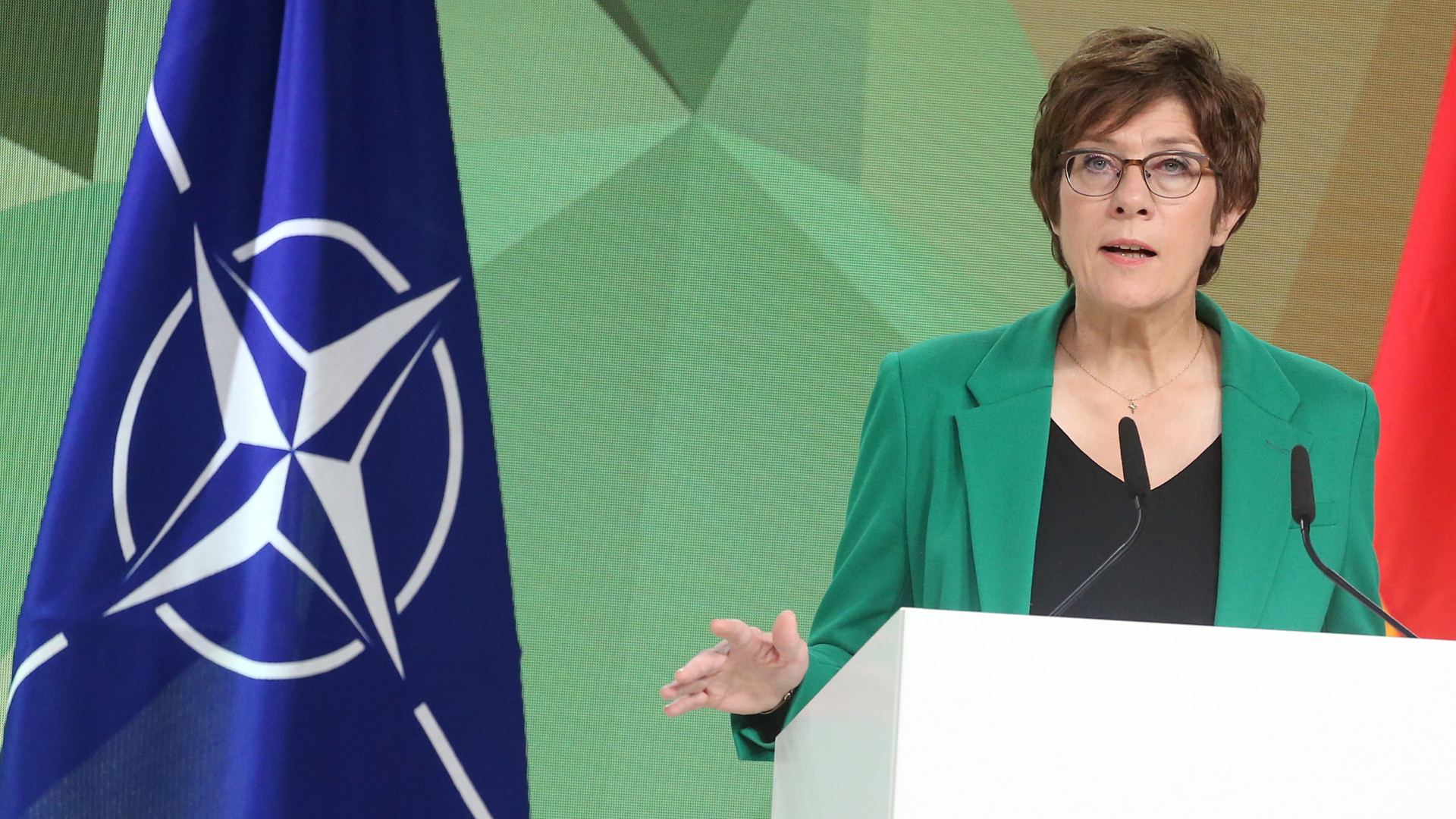 Annegret Kramp-Karrenbauer (CDU), Bundesverteidigungsministerin, nimmt an der Konferenz Bilanzierung und Würdigung 20 Jahre Afghanistan-Einsatz teil und hält eine Rede.  | dpa