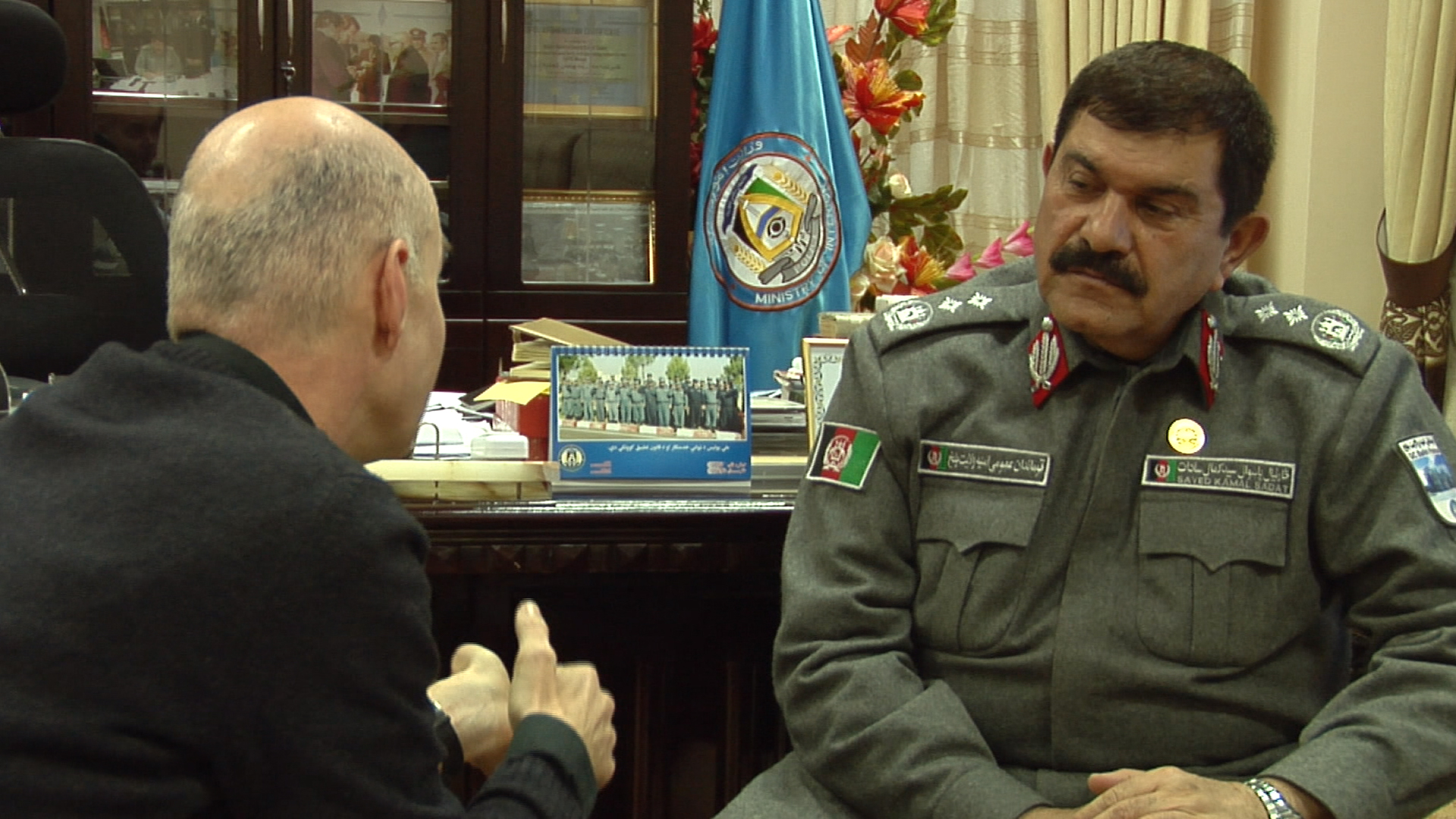 Reporter Marc Thörner im Gespräch mit dem Polizeichef von Masar-i-Scharif, Sayed Kamal Sadat | Monitor, Said Amir Akbari