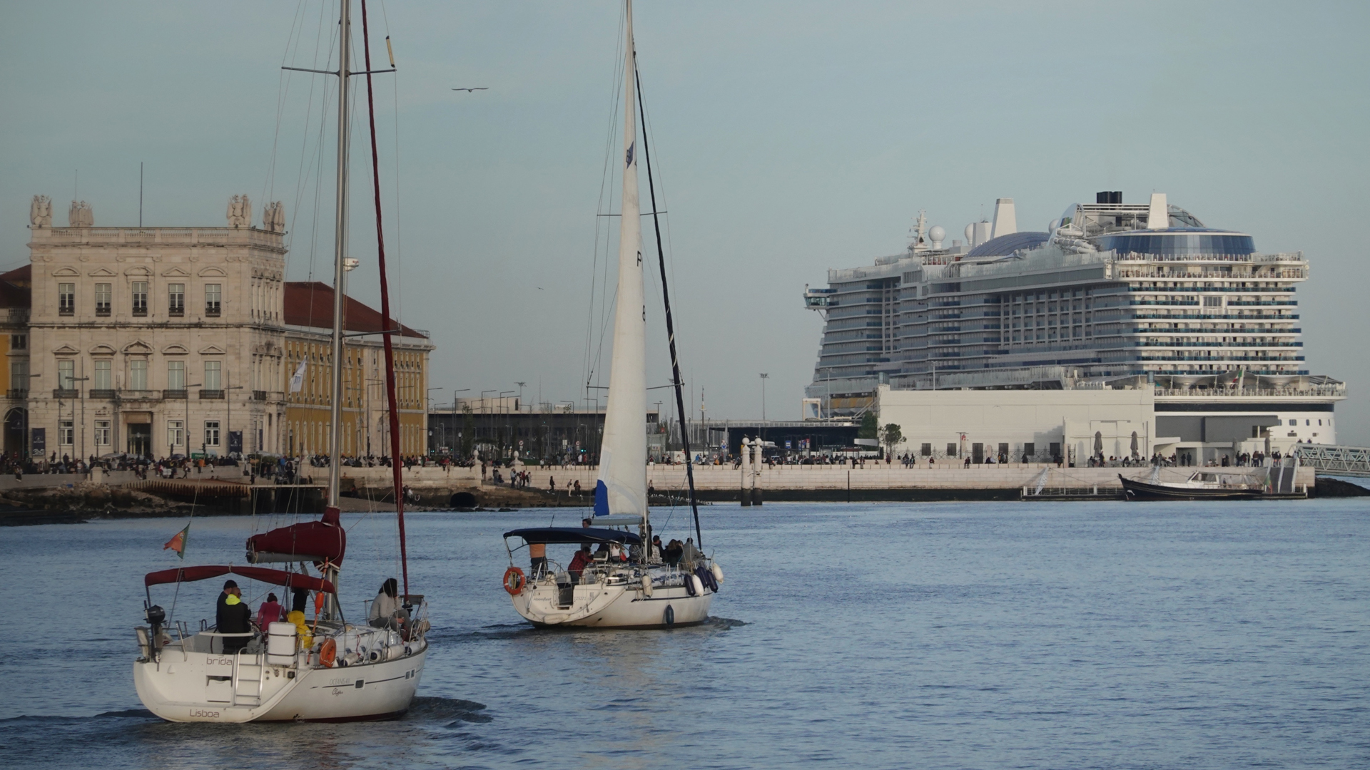 Das Kreuzfahrtschiff "Aida Nova" im Hafen von Lissabon. | picture alliance/dpa/dpa-Zentral