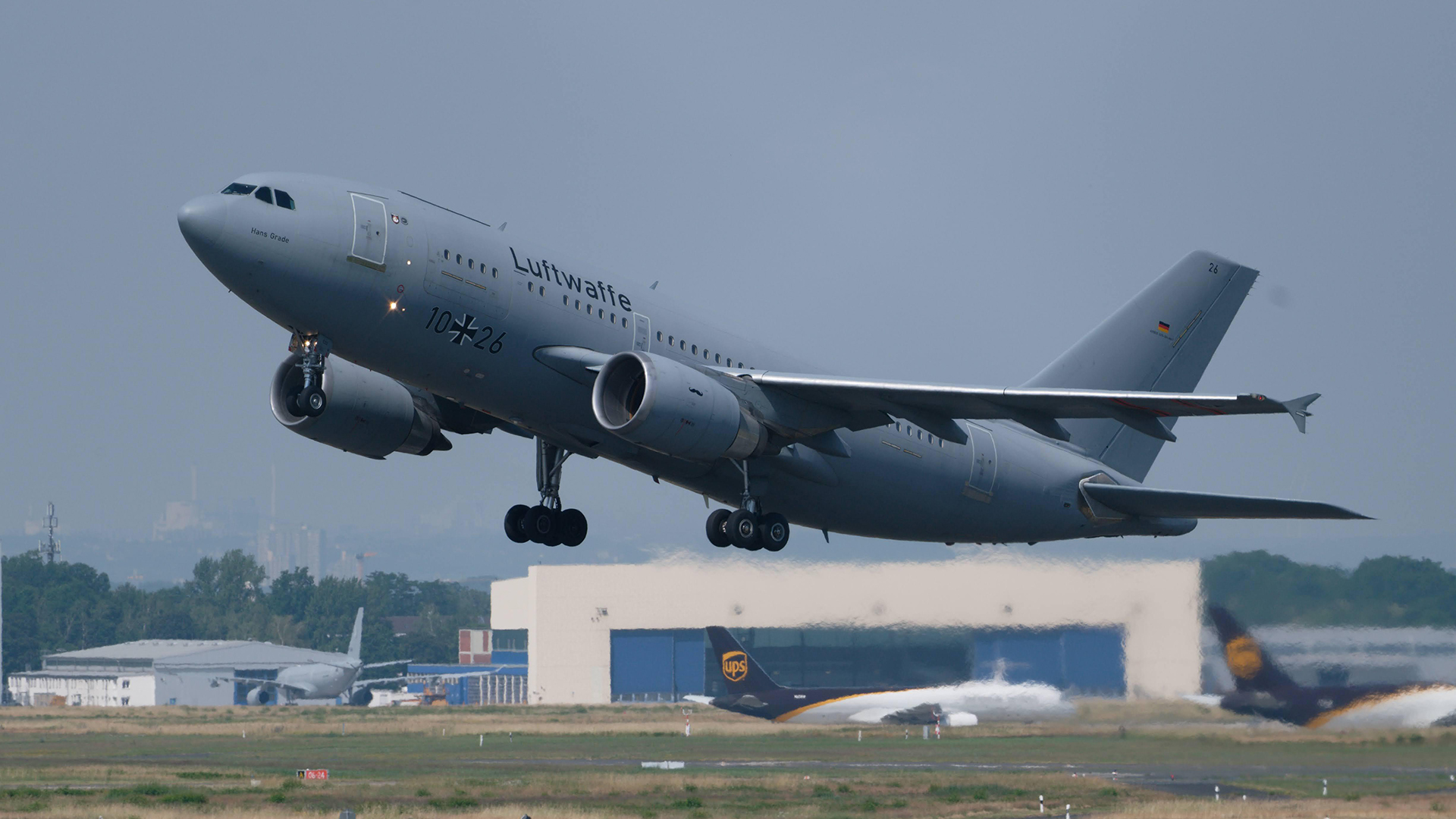 Kleeblatt-System aktiviert: Luftwaffe fliegt Corona-Patienten aus