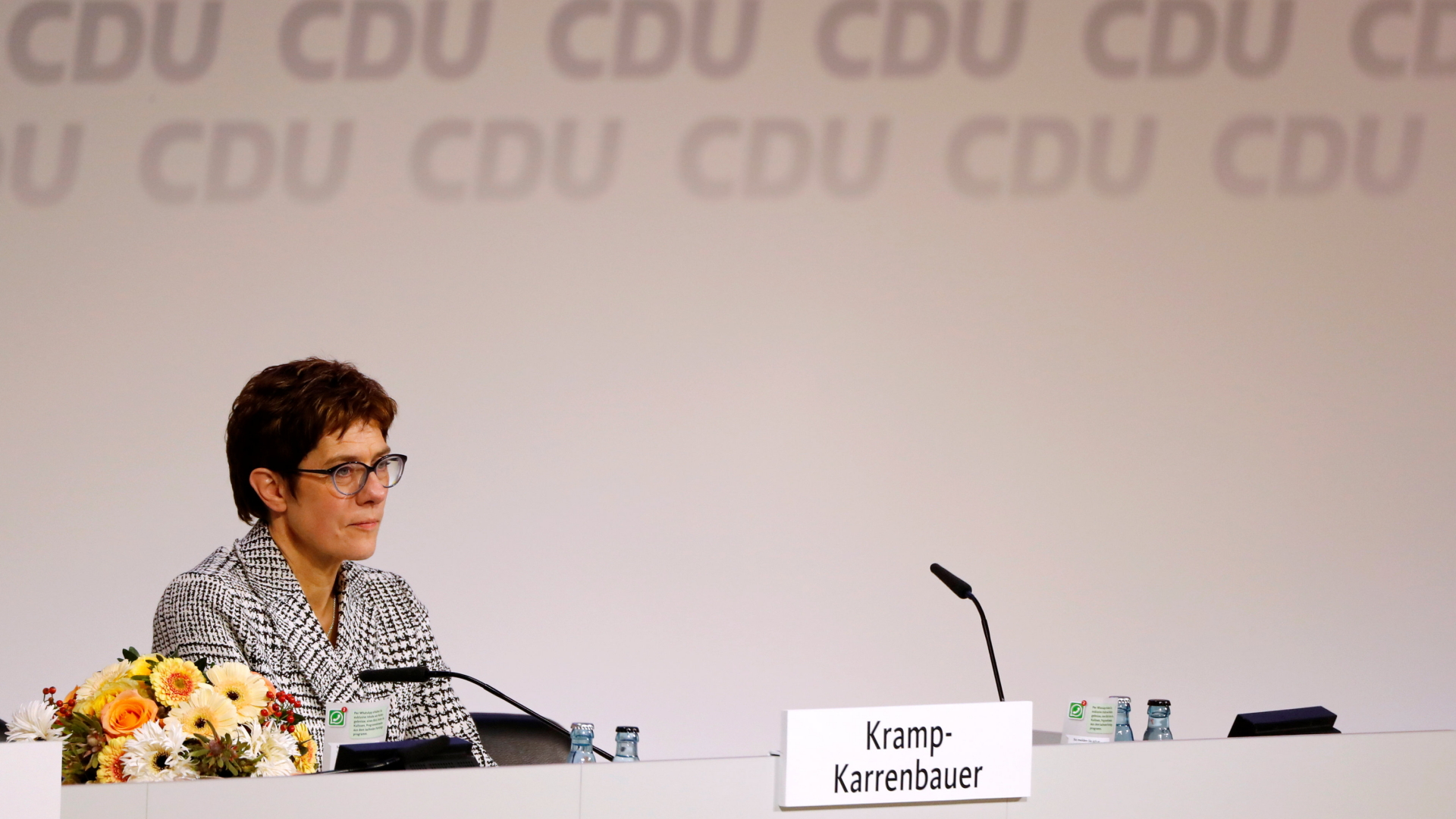 Annegret Kramp-Karrenbauer auf dem CDU-Parteitag in Hamburg | Bildquelle: REUTERS