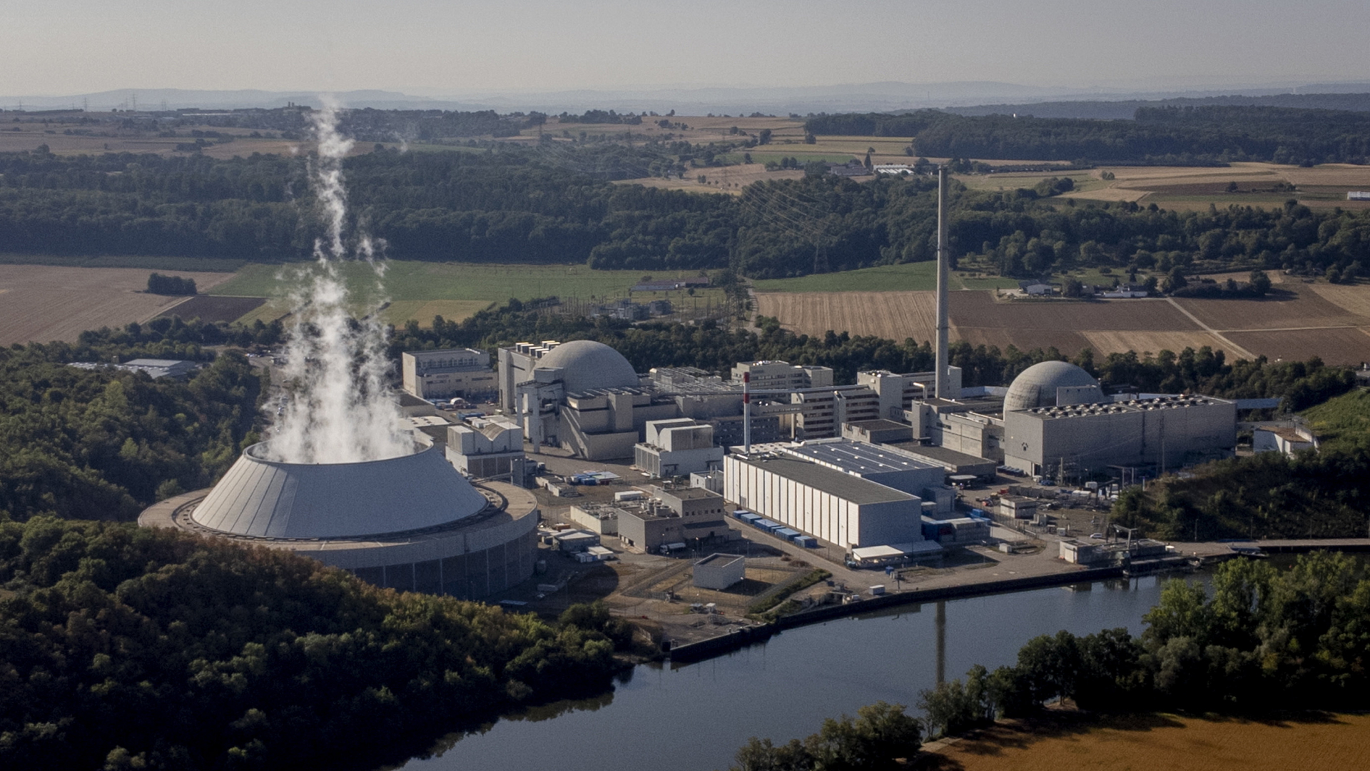  Das Kernkraftwerk Neckarwestheim.  | AP