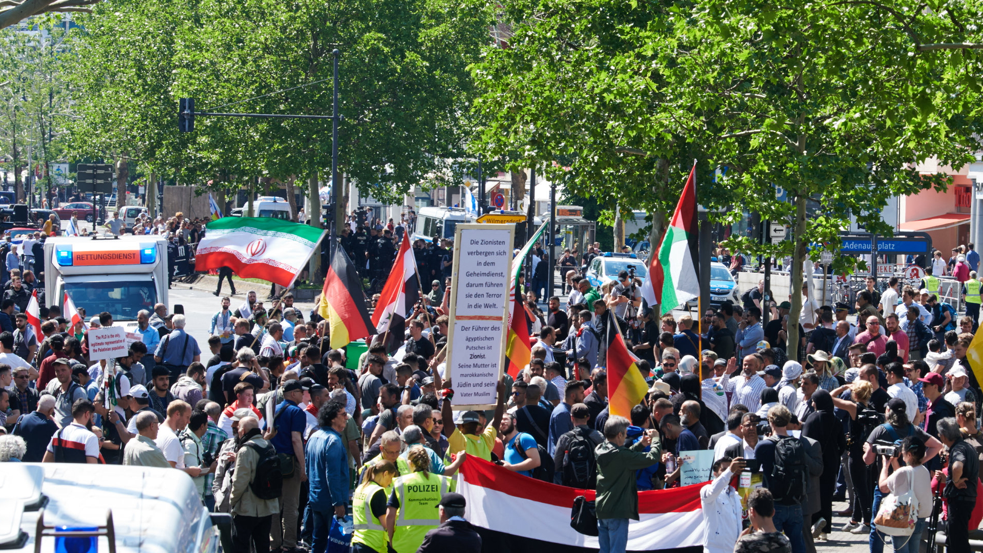 Teilnehmer des Al-Kuds-Marsches in Berlin | dpa