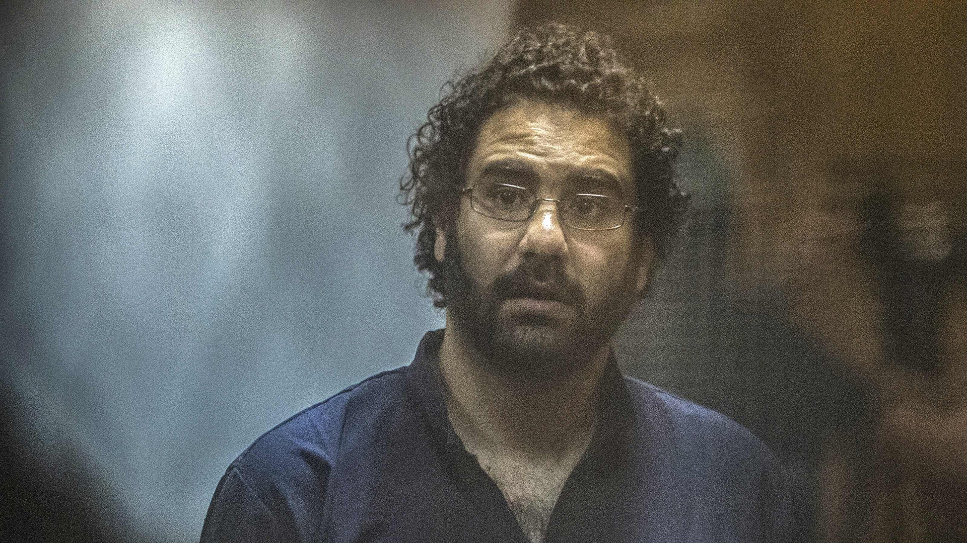 Alaa Abdel Fattah während seines Prozesses am 23. Mai 2015  | AFP