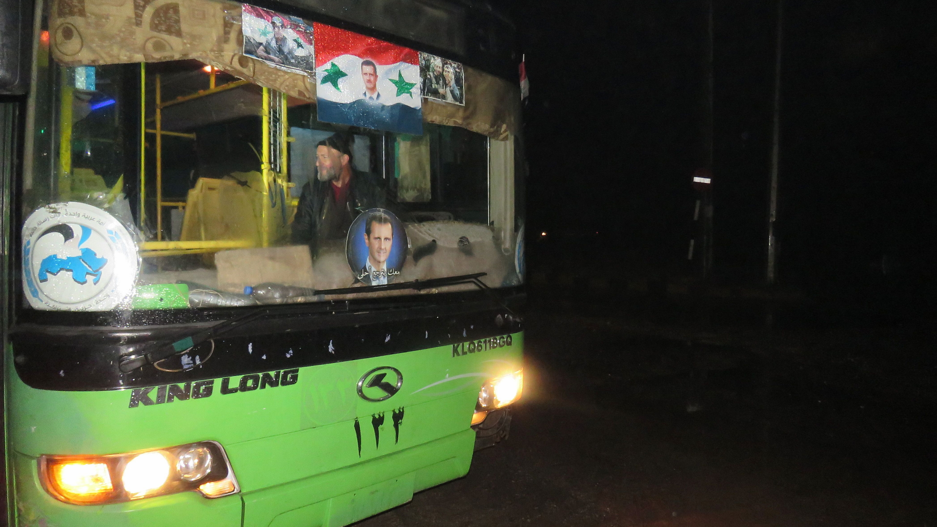 Ein Bus der syrischen Regierung zur Evakuierung von Zivilisten in Ost-Aleppo. | AFP
