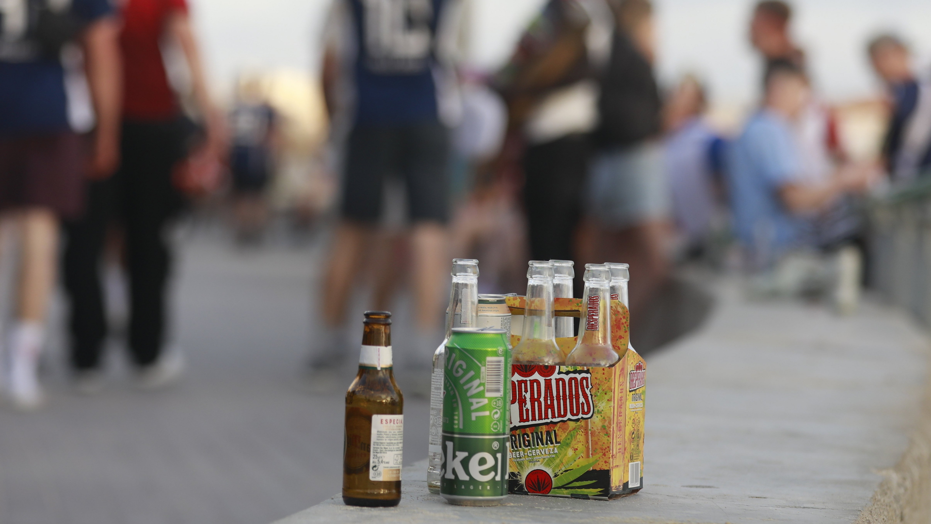 Touristen und alkoholische Getränke auf Mallorca
