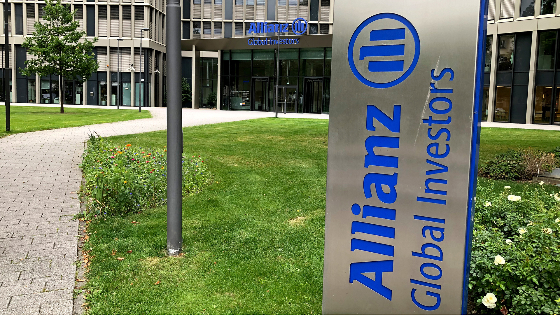 Blick auf das Gebäude der Allianz Global Investors in Frankfurt am Main | REUTERS