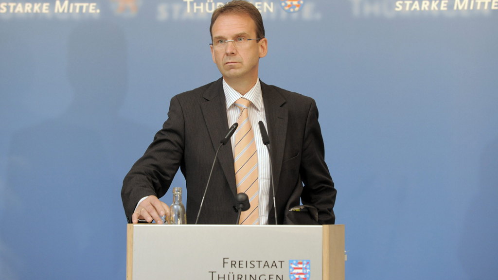 Dieter Althaus 2009 bei der Pressekonferenz in Erfurt | AP