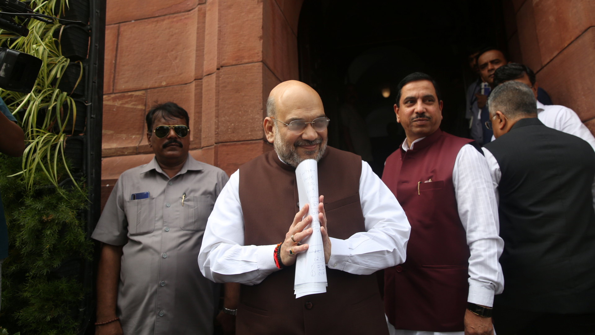 Indiens Innenminister Amit Shah bei seiner Ankunft im Parlament, bevor er die Entscheidung verkündete. | REUTERS